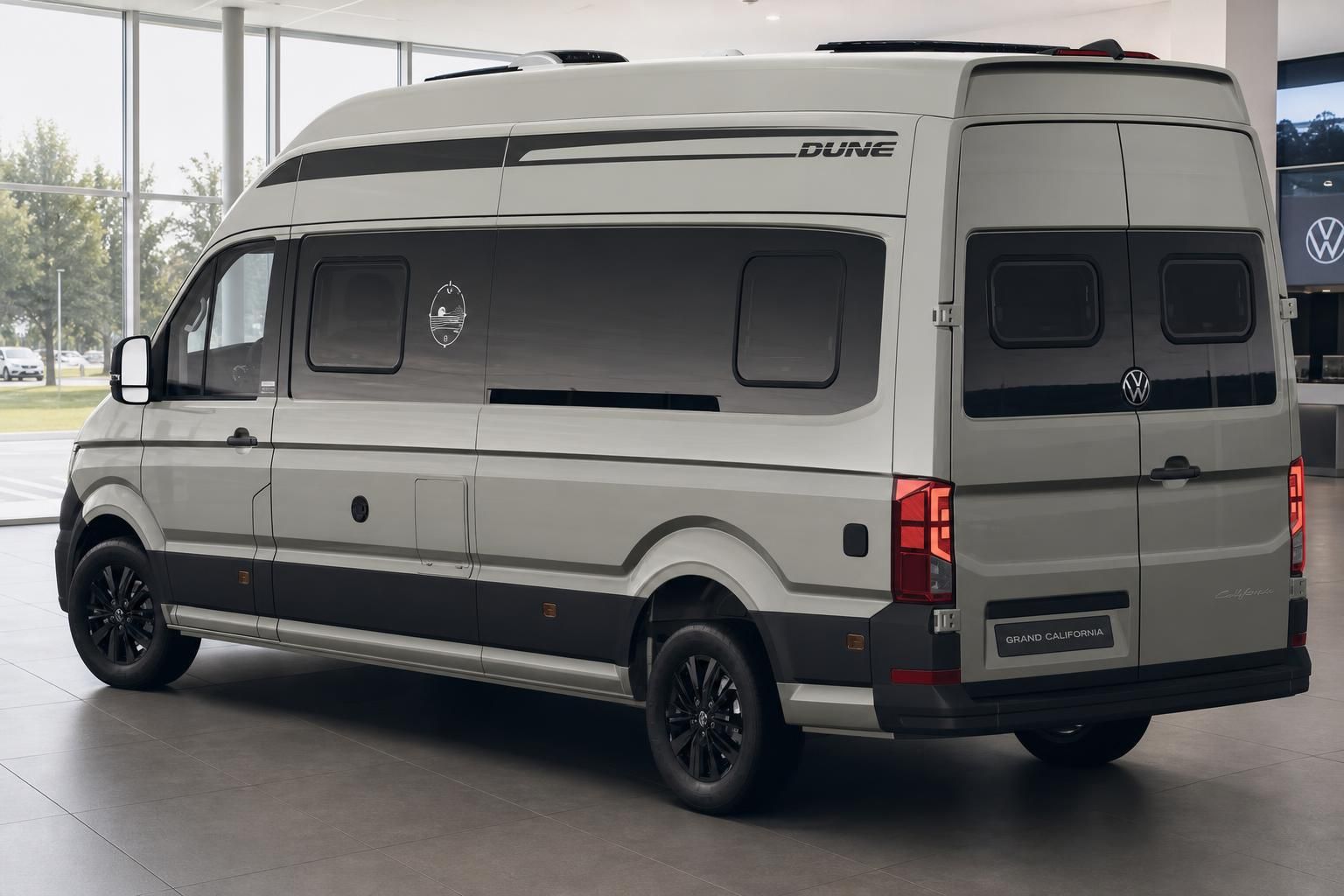 VW Grand California Dune Heckansicht im Autohaus