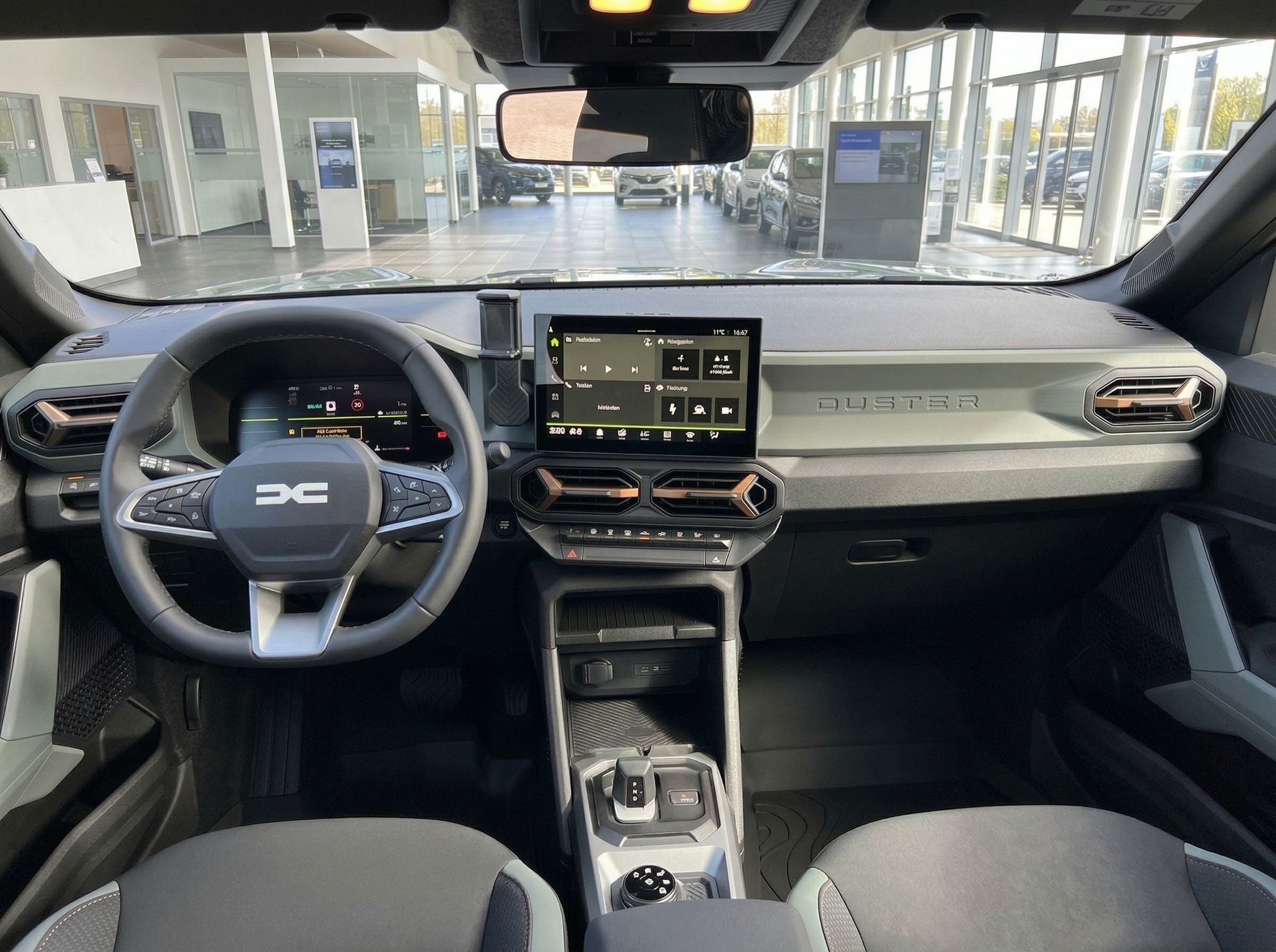 Dacia Duster Innenraum mit Armaturenbrett, Lenkrad und Touchscreen-Display