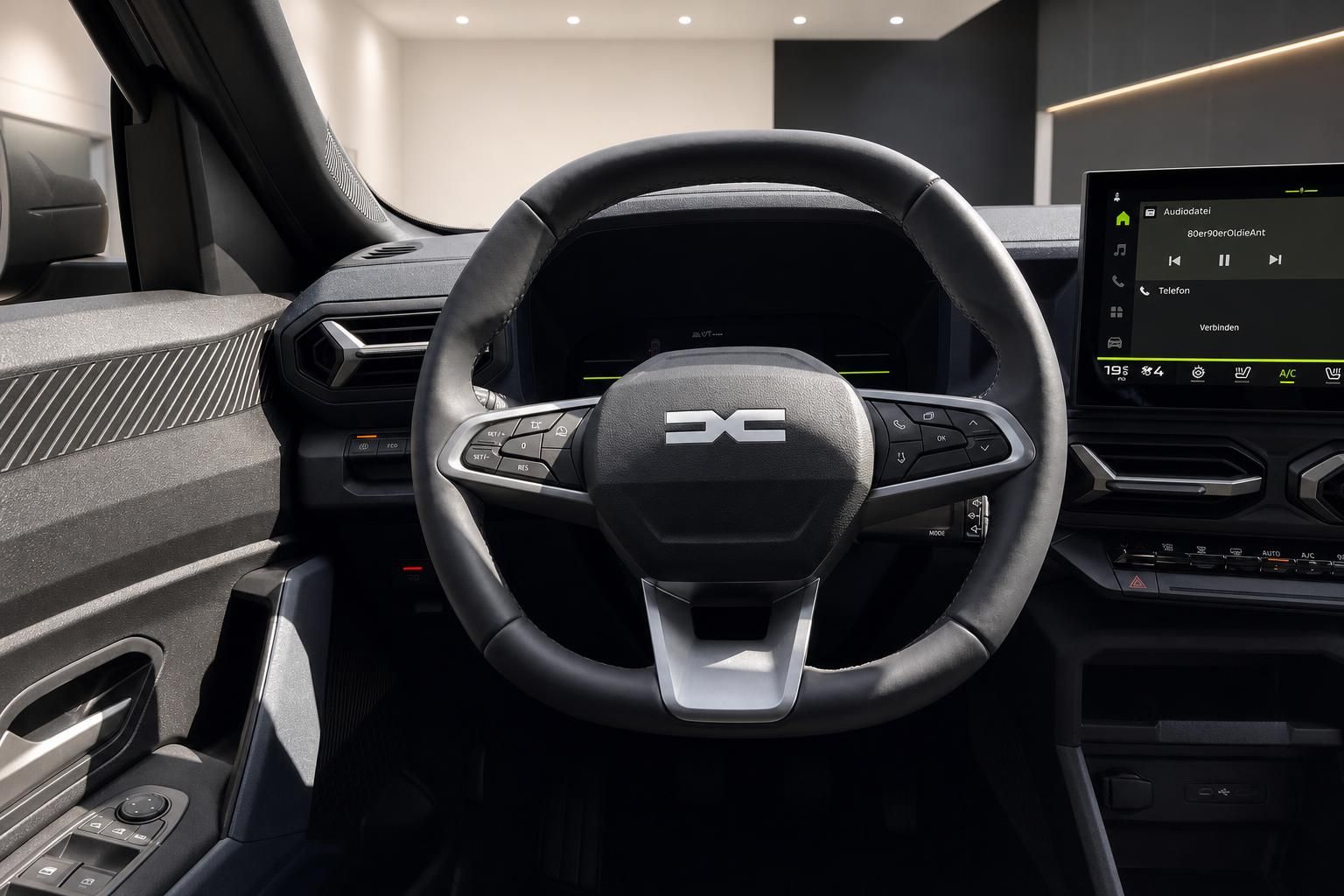 Dacia Cockpit mit Lenkrad und digitalem Infotainment-Display