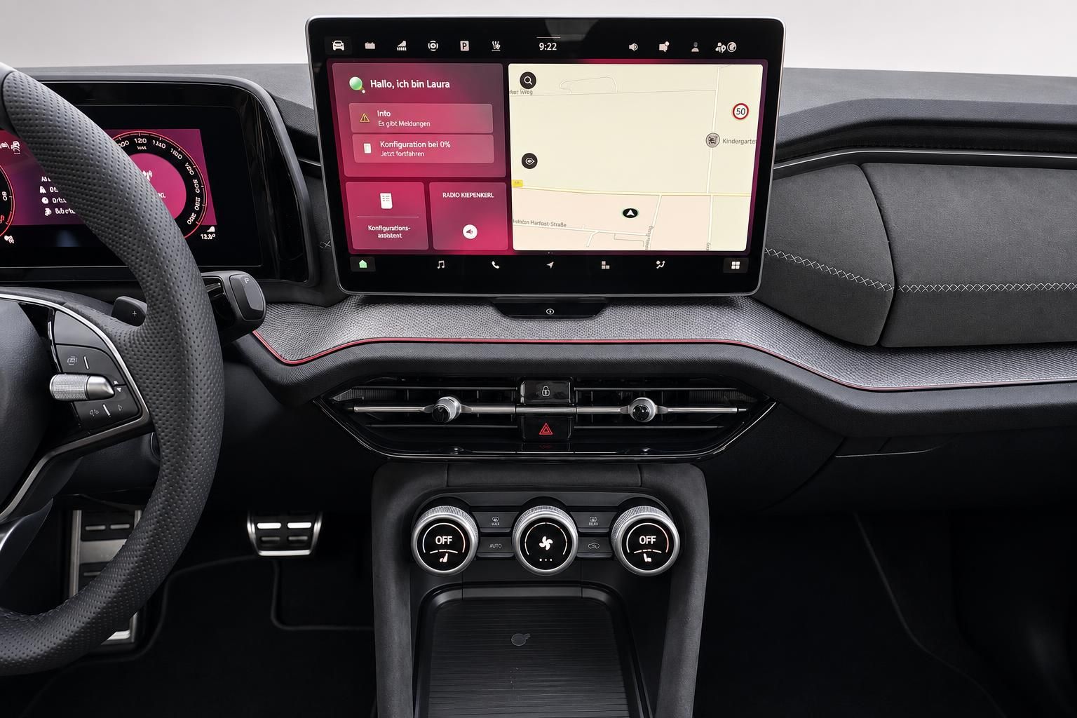Skoda Infotainment Display mit Navigation und Sprachassistentin Laura