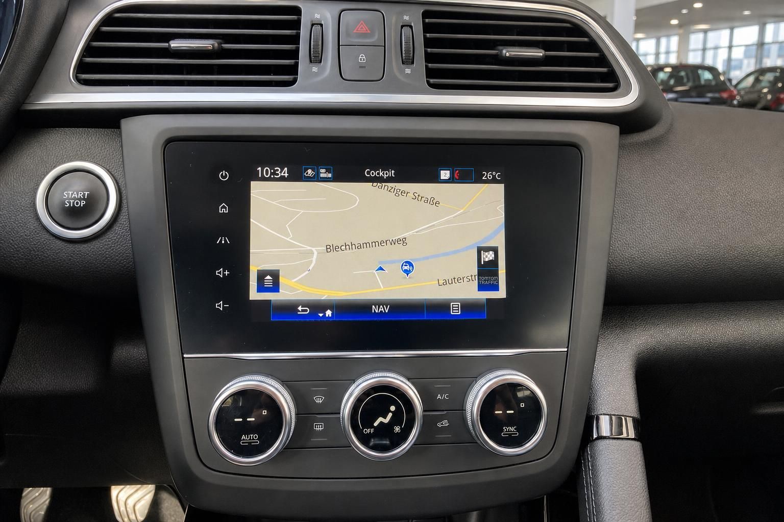 Renault Navigationssystem und Klimabedienung im Innenraum