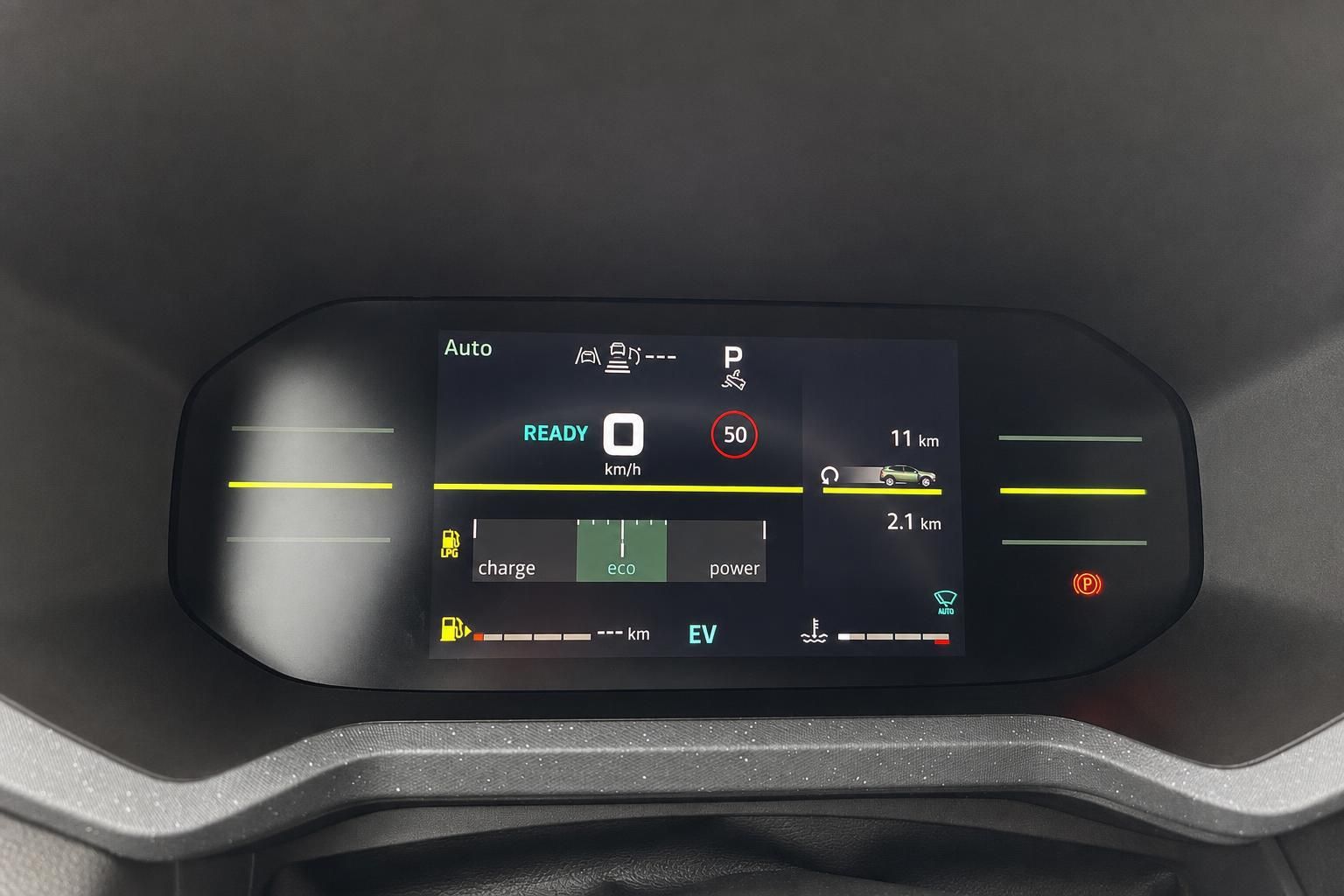Digitales Kombiinstrument mit EV-Anzeige und Reichweite im Fahrzeug