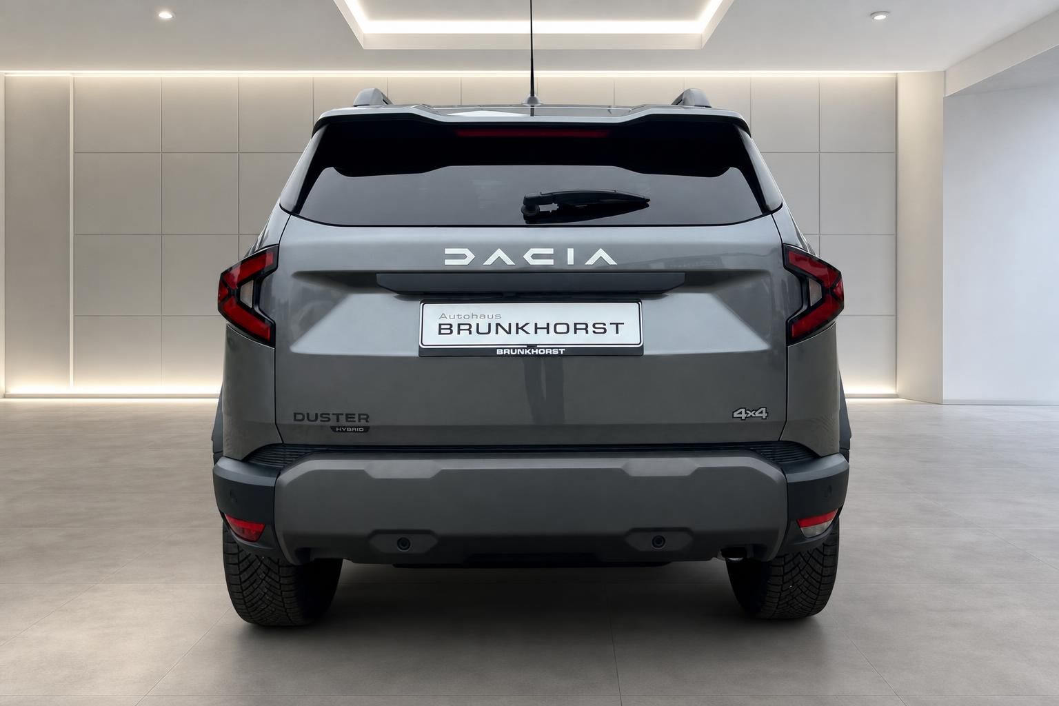 Dacia Duster Hybrid 4x4 Heckansicht in grauer Lackierung