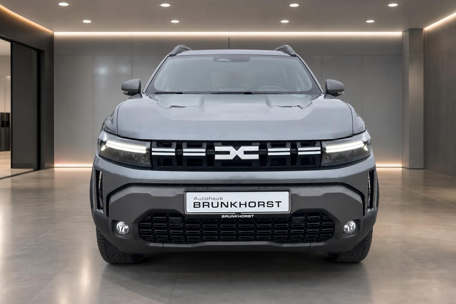 Dacia Duster Frontansicht mit LED-Scheinwerfern in grau