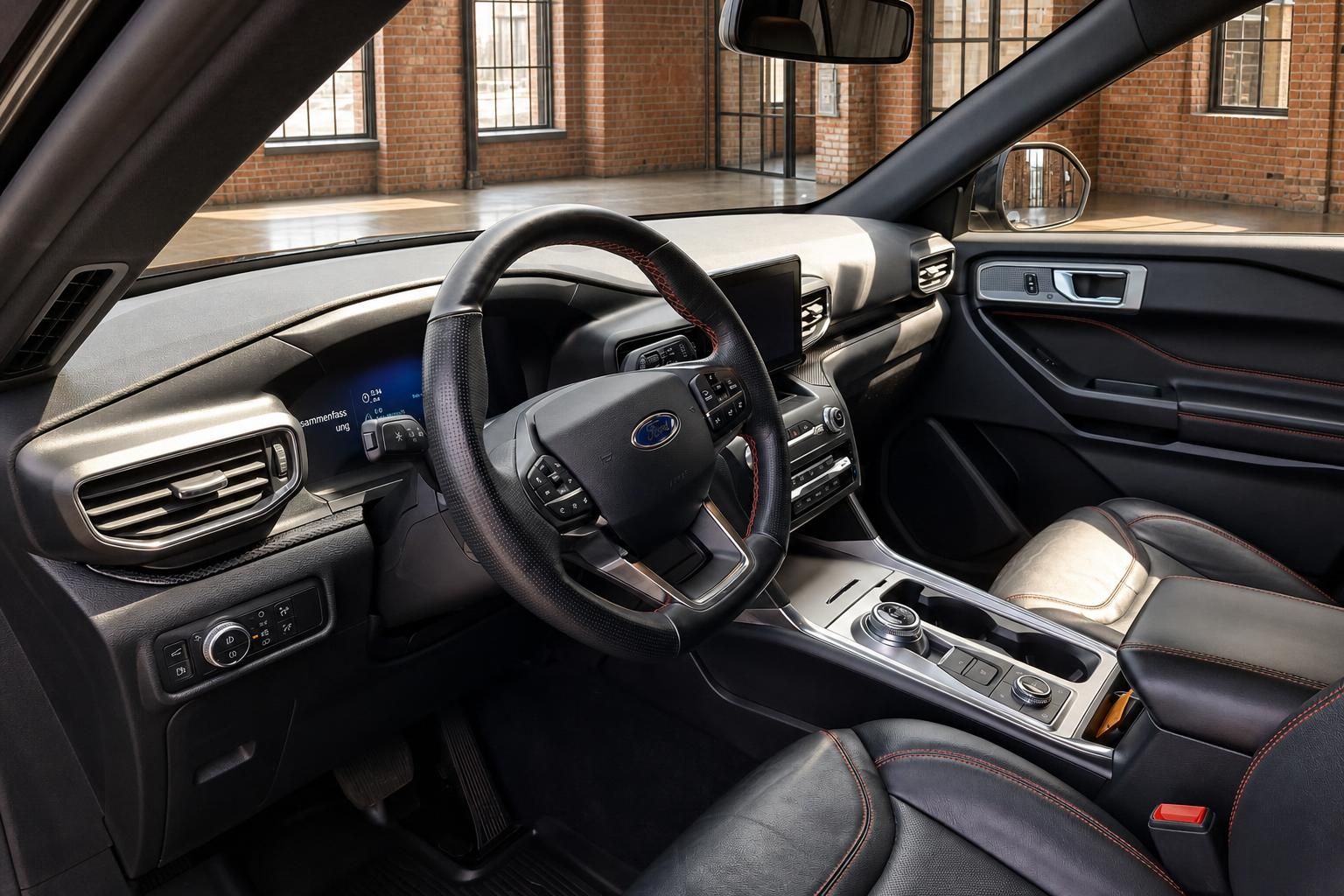 Ford Explorer Innenraum mit Lenkrad, Cockpit und Ledersitzen