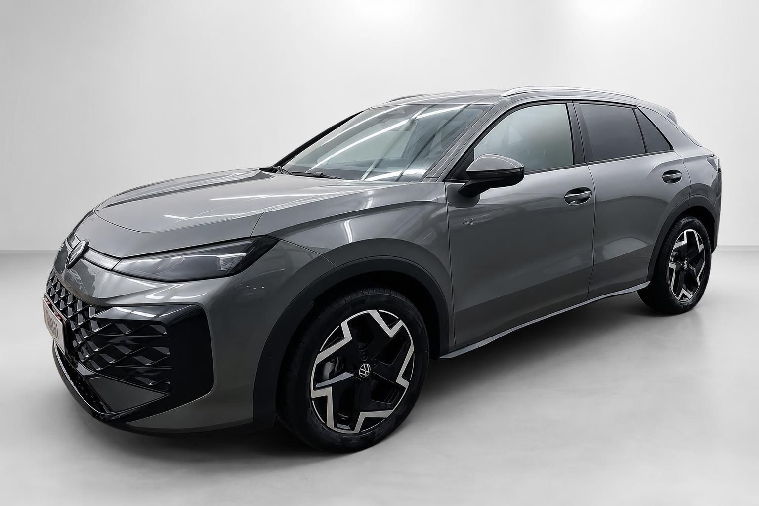 VW T-Roc grau, Frontansicht schräg im Studio