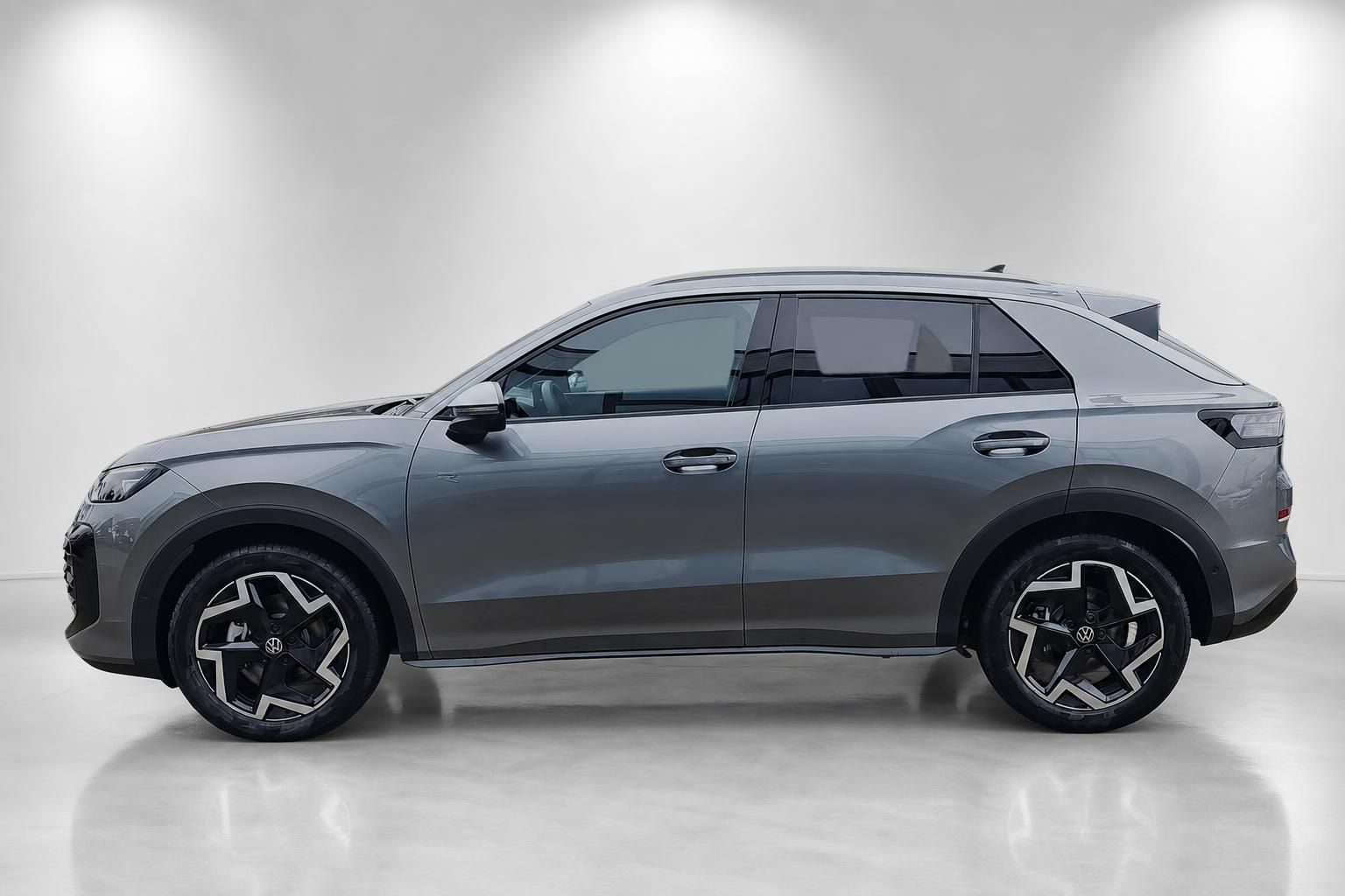 VW T-Roc grau, Seitenansicht im Fotostudio