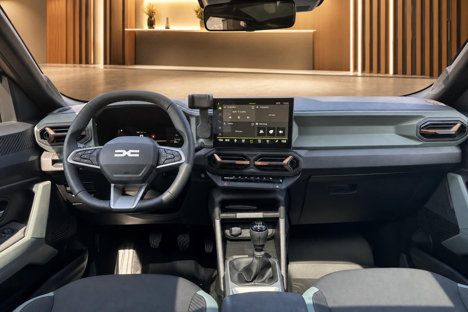 Modernes Fahrzeug-Cockpit mit digitalem Infotainment-System und Lenkrad - Innenraumansicht