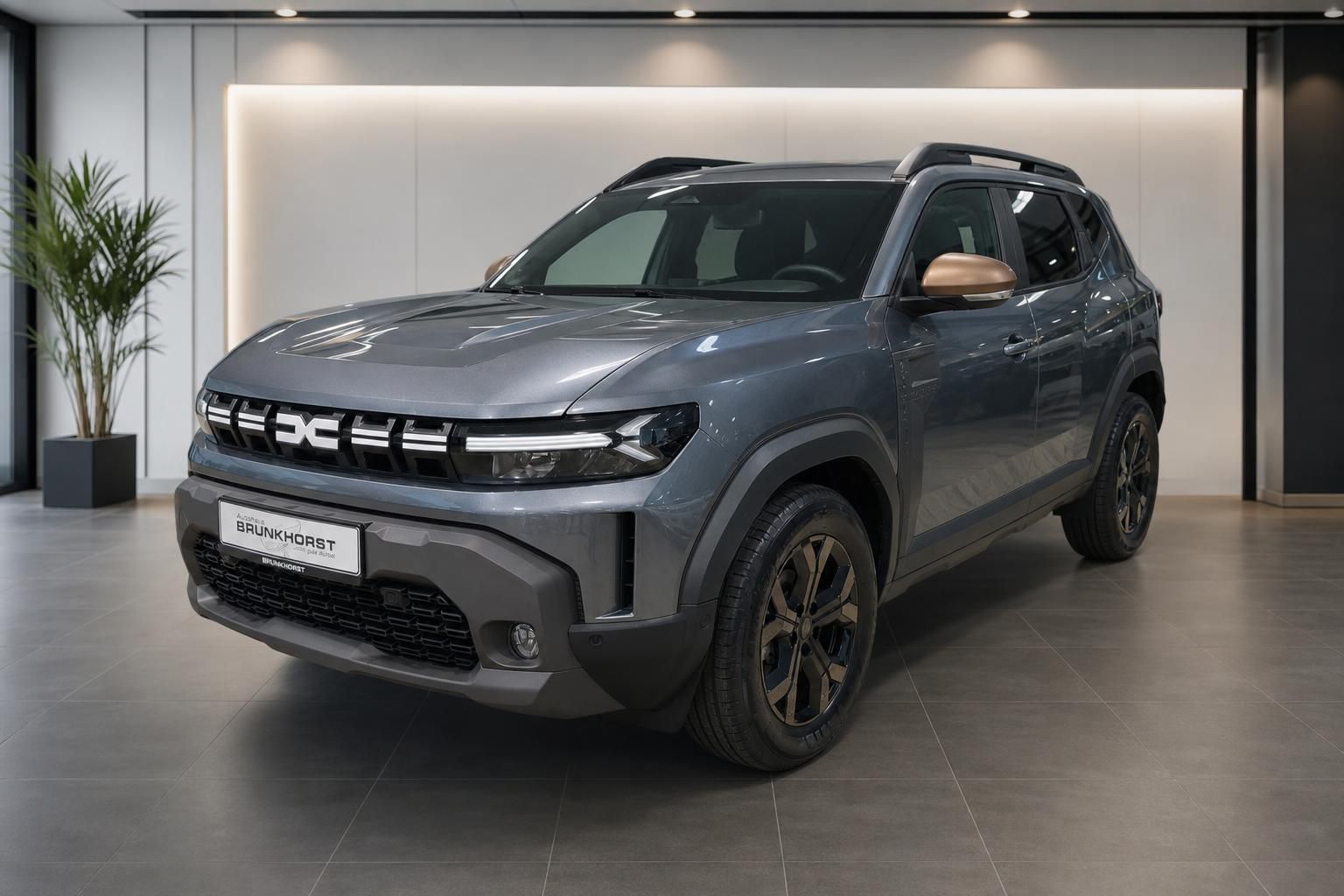 Dacia Duster SUV grau Schrägansicht vorne links im Autohaus Brunkhorst