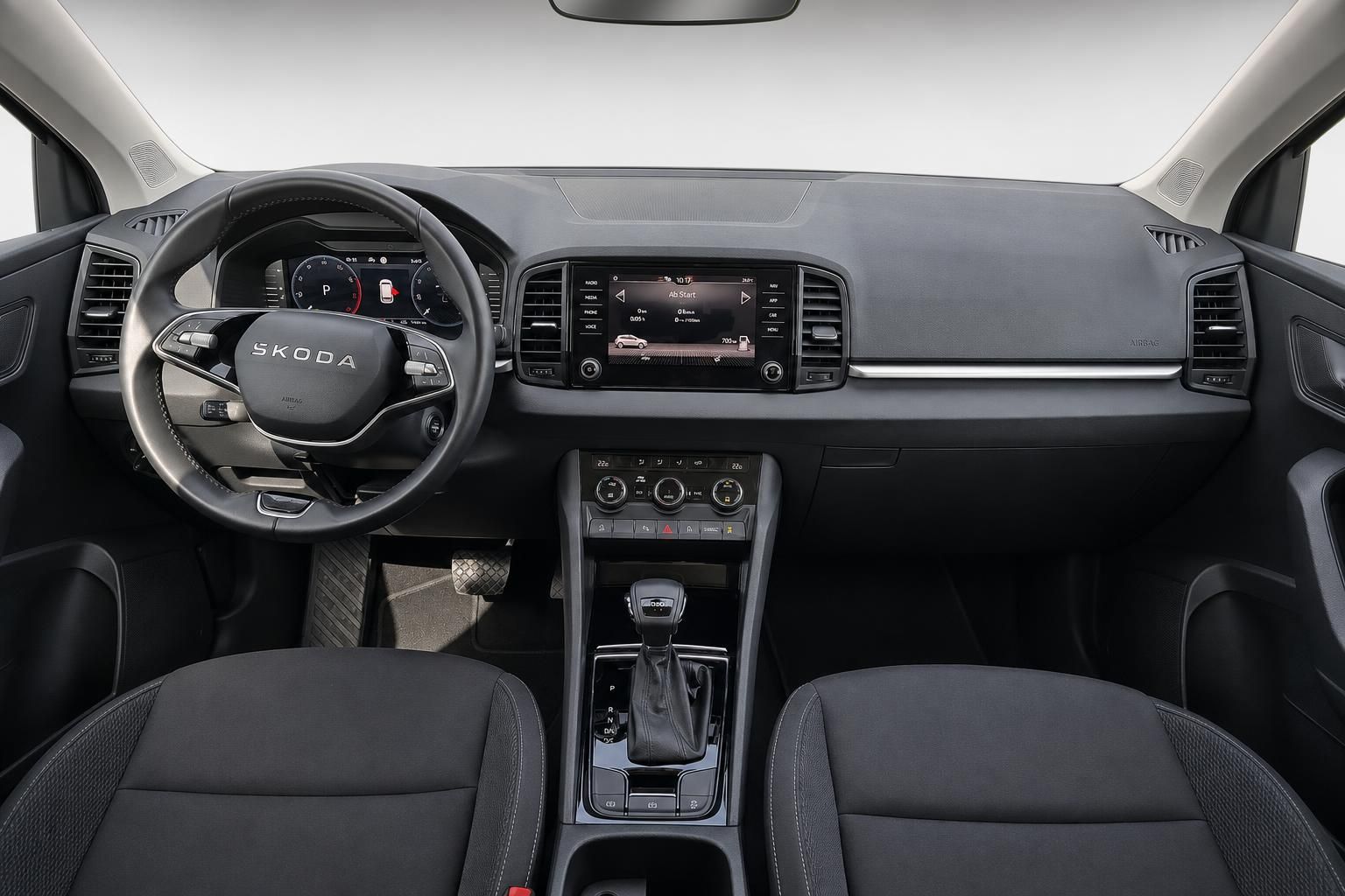 Skoda Cockpit mit Lenkrad, Automatikschaltung und Touchscreen