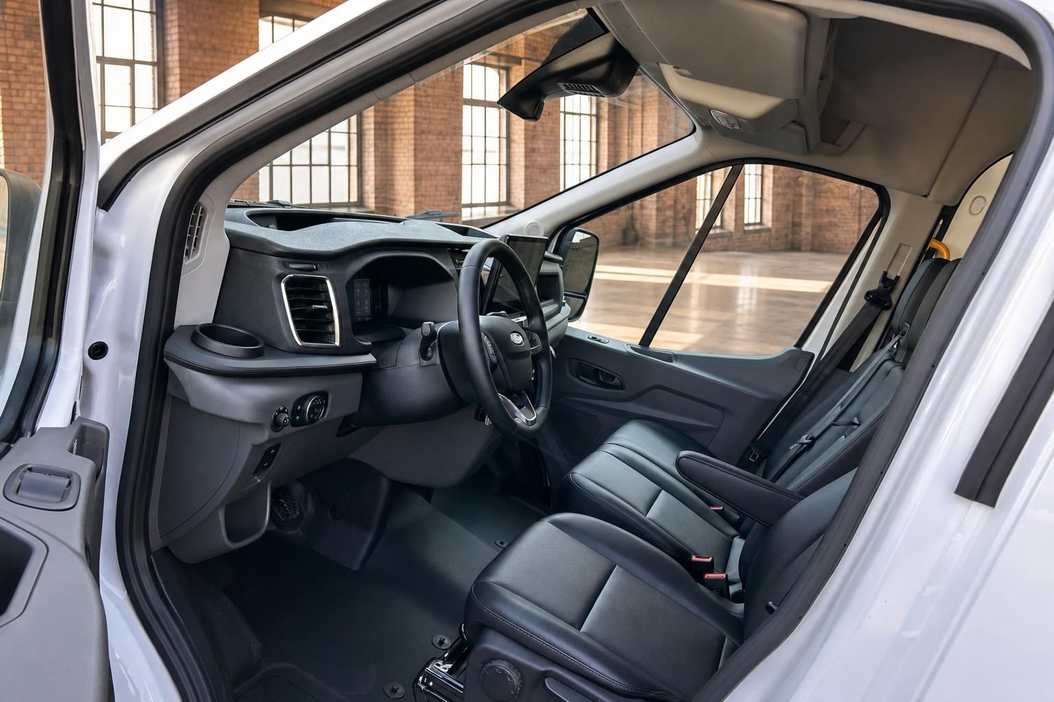 Ford Transit Innenraum Cockpit und Fahrersitz Ansicht