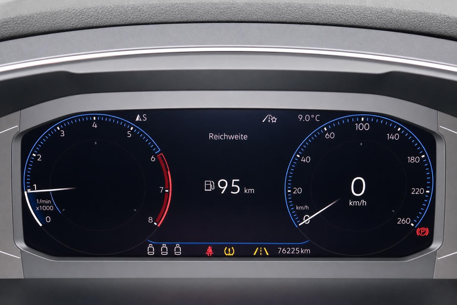 VW Tiguan Cockpit Digitaltacho mit Kilometerstand und Reichweite