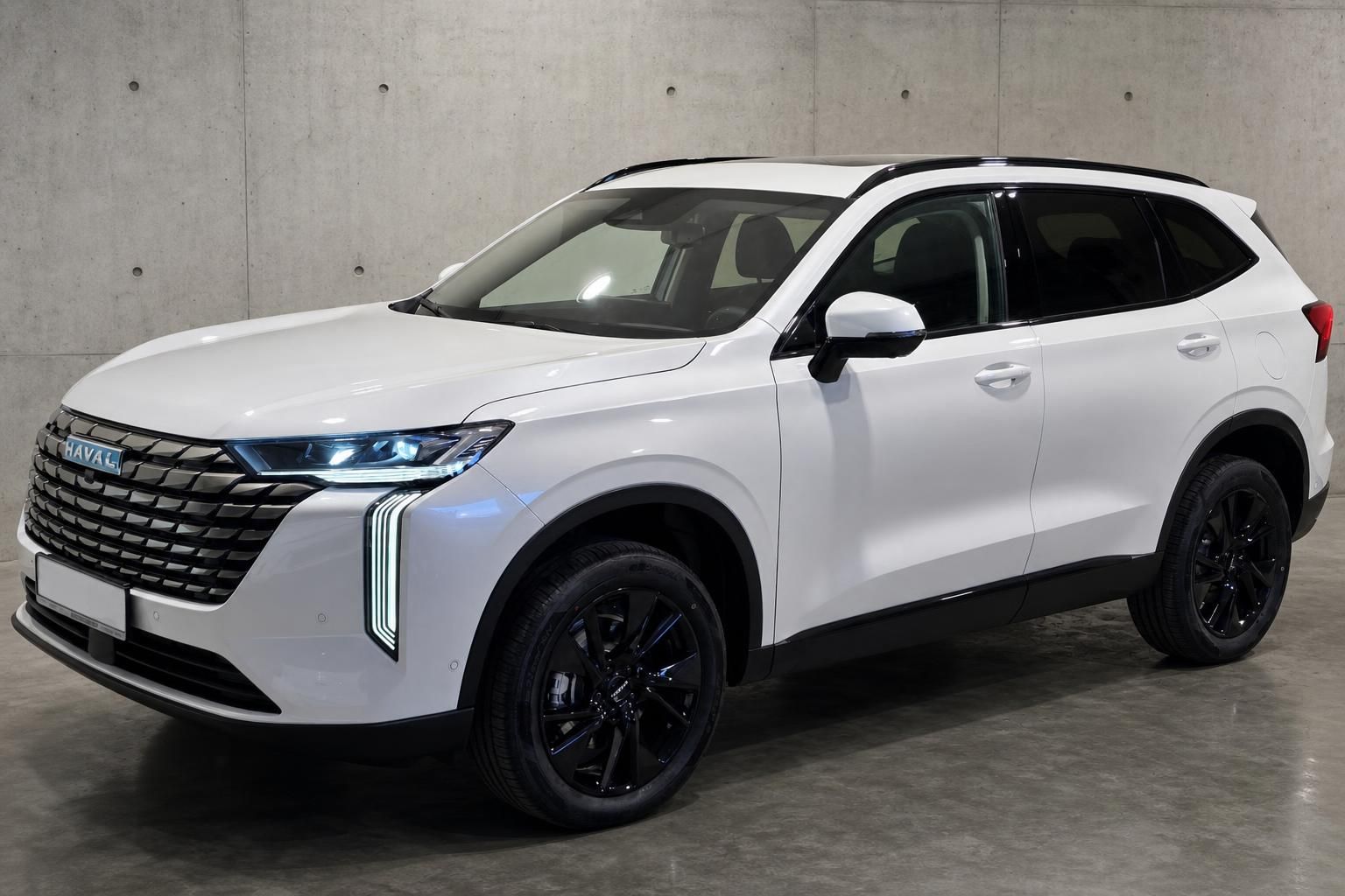 Haval SUV in Weiß, Frontansicht mit LED-Tagfahrlicht und schwarzen Felgen
