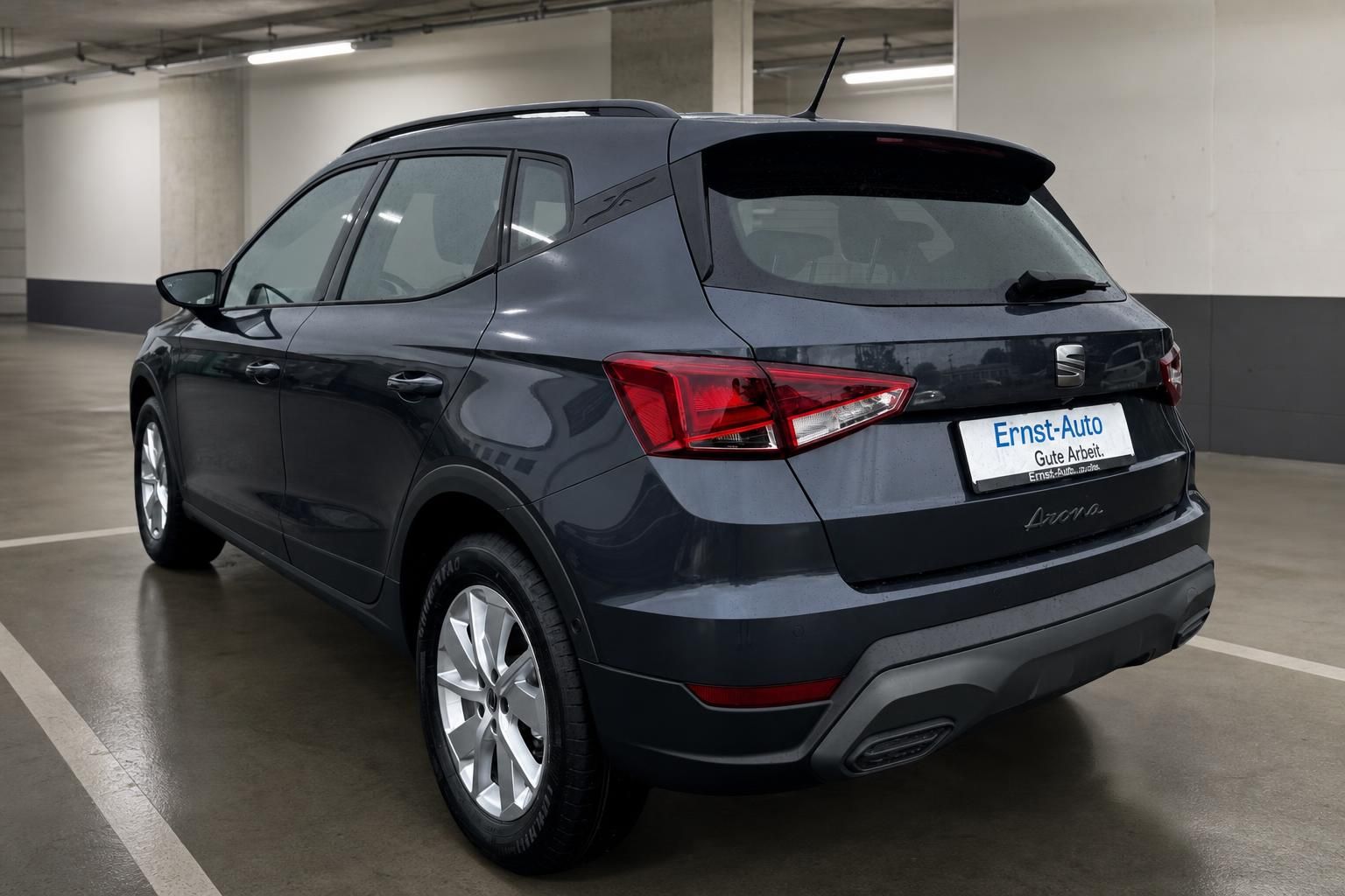 SEAT Arona grau Heckansicht schräg – SUV Gebrauchtwagen bei Ernst-Auto