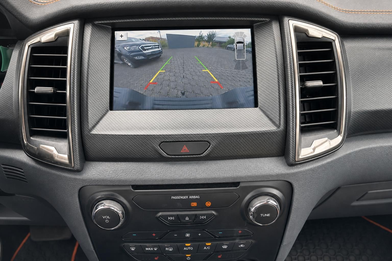 Rueckfahrkamera-Display im Infotainmentsystem des Ford Ranger
