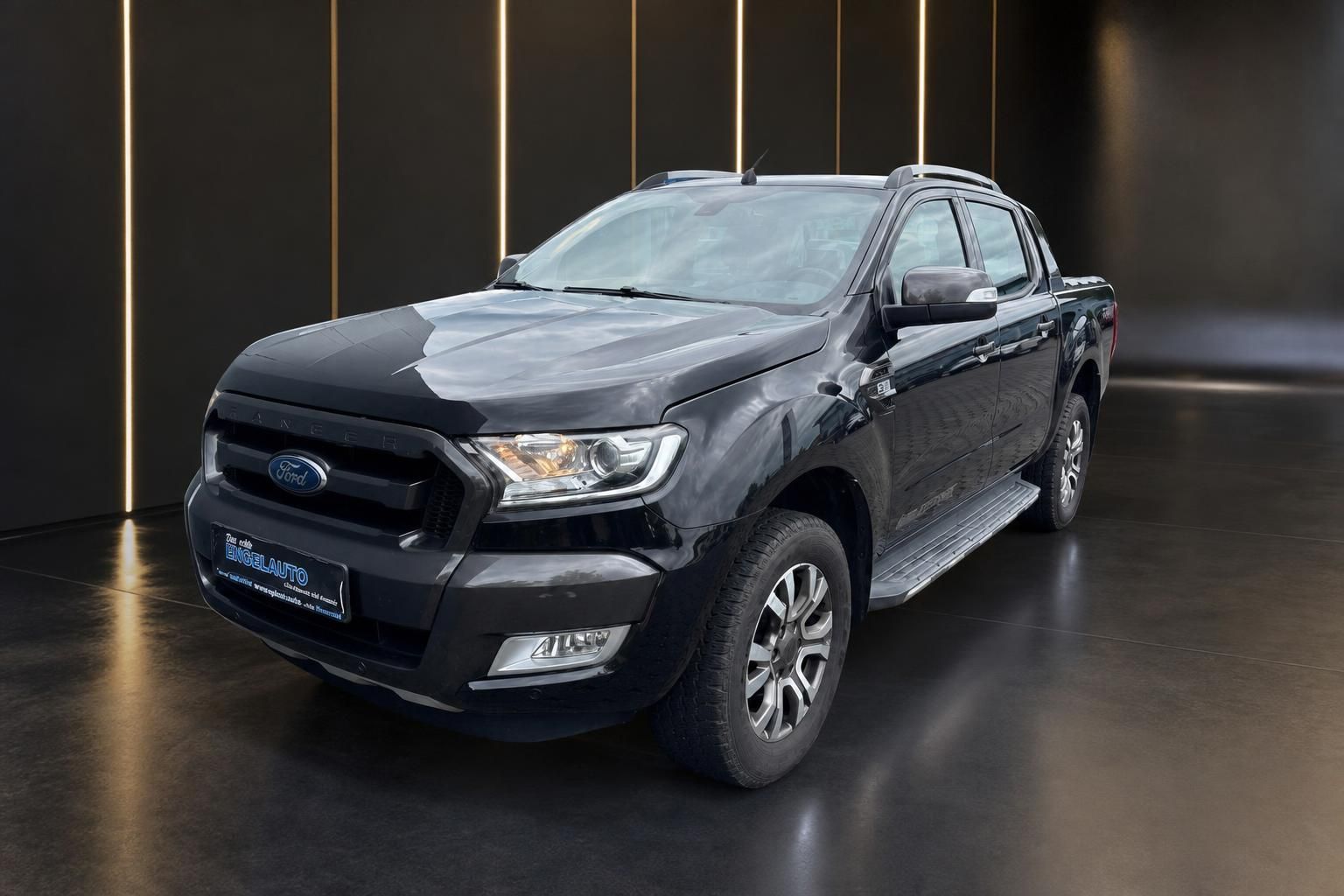 Ford Ranger schwarz Frontansicht schräg Pickup 4x4 Doppelkabine