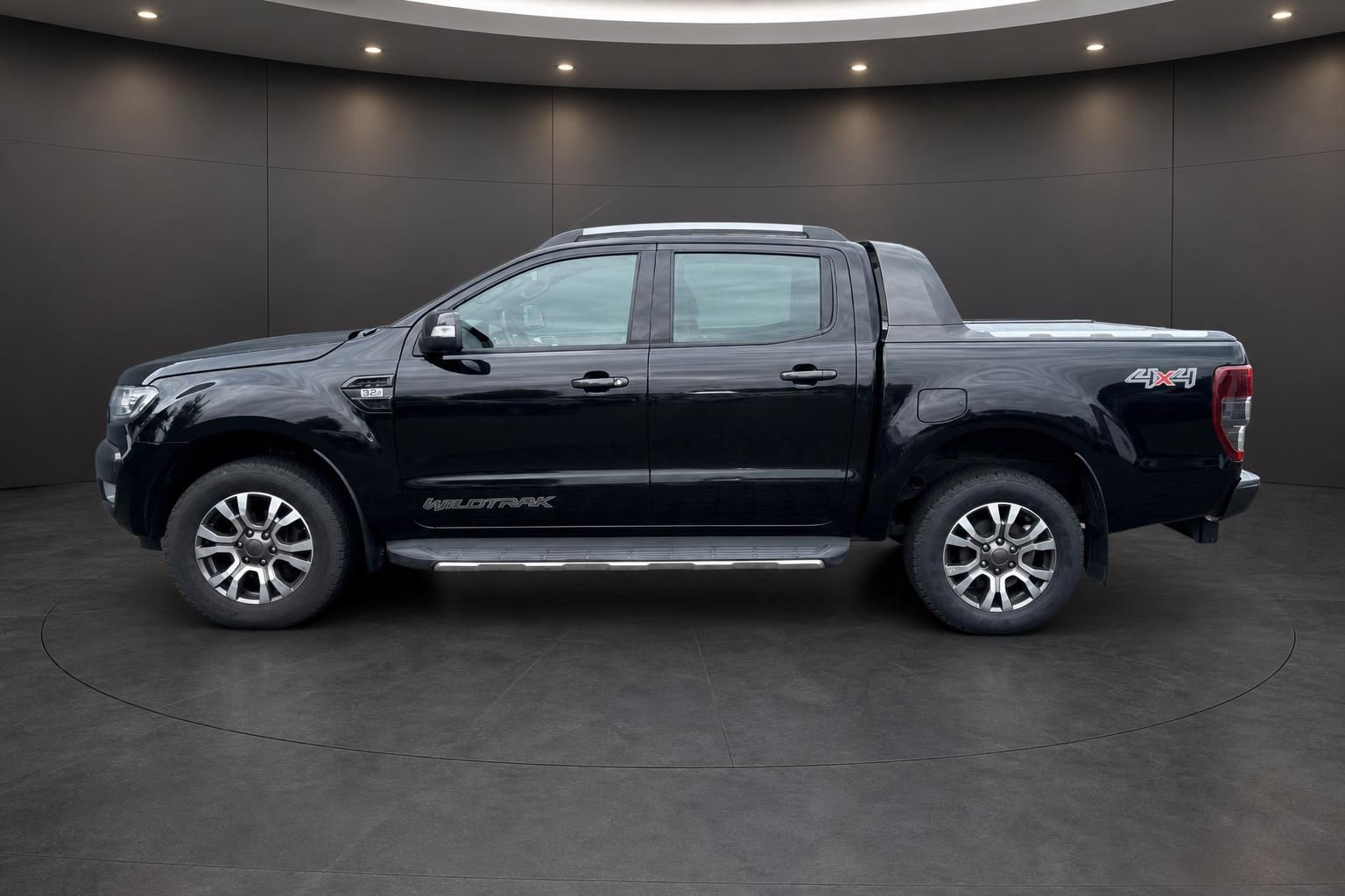 Ford Ranger Wildtrak 4x4 schwarz Seitenansicht Doppelkabine Pickup