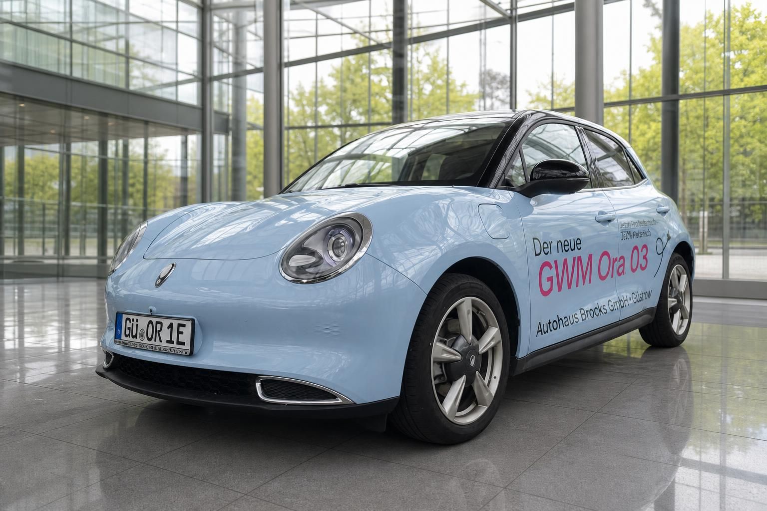 GWM Ora 03 hellblau Frontansicht Elektroauto Güstrow