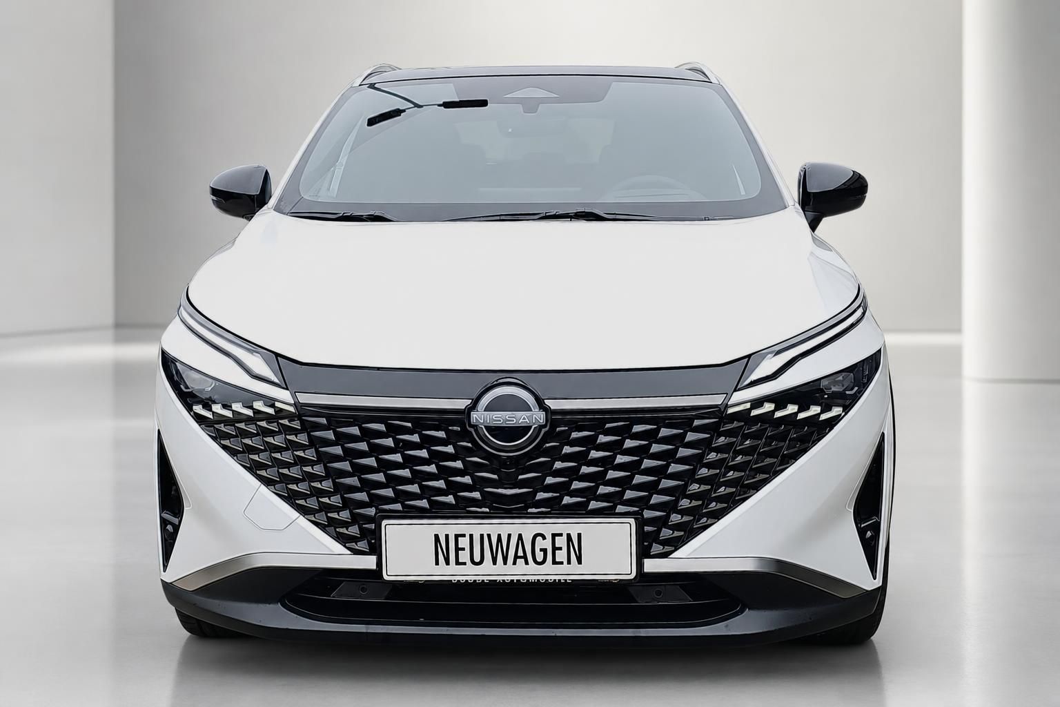 Nissan Qashqai weiß Frontansicht Neuwagen im Studio