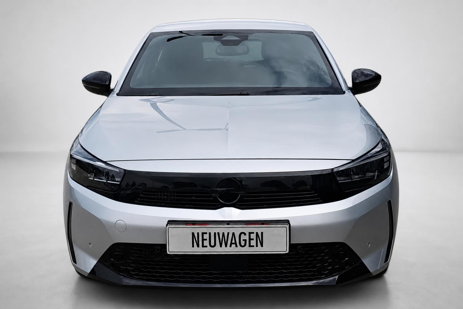 Opel Corsa silber Frontansicht mit Kuehlergrill und Scheinwerfern