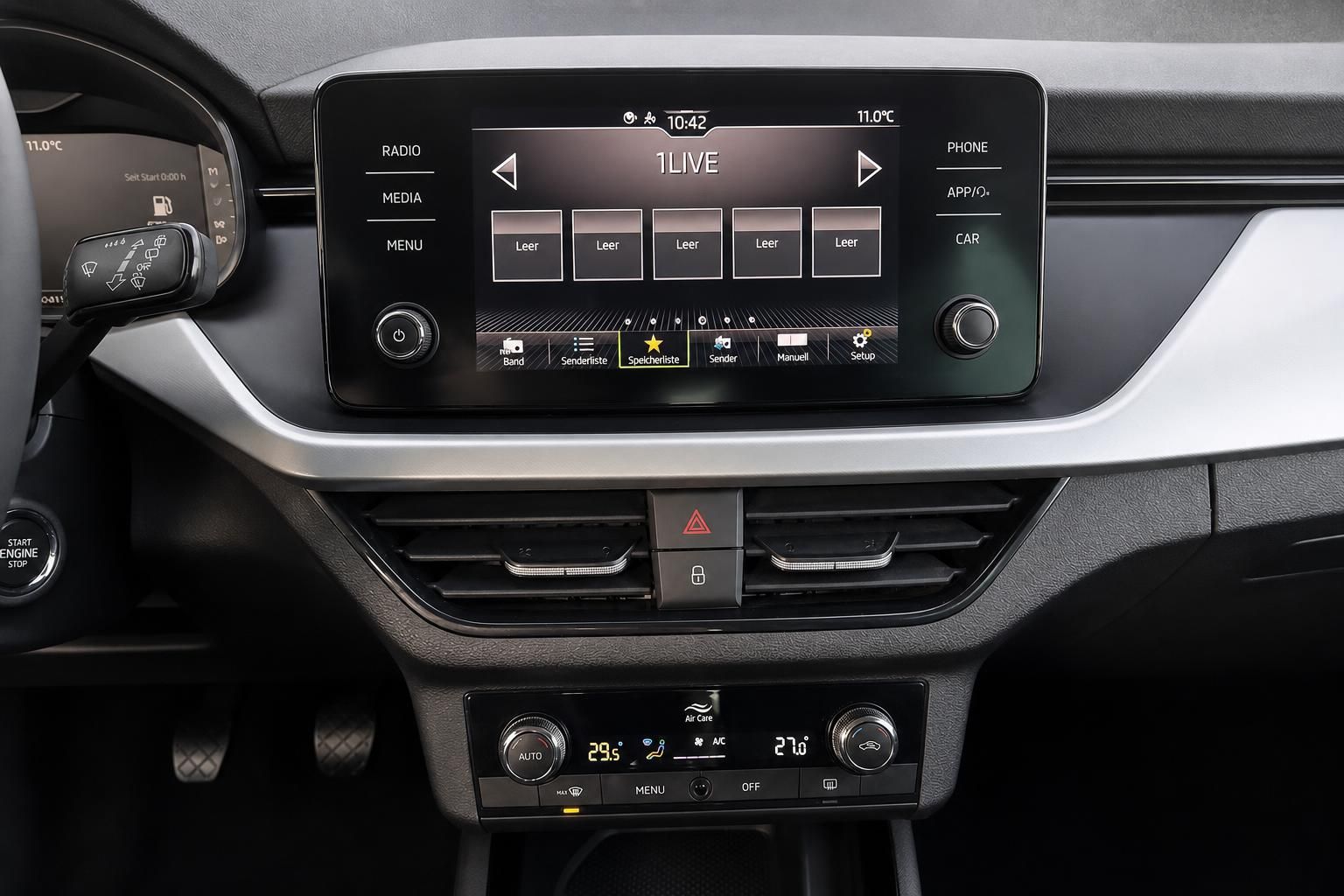Skoda Infotainment-Display und Klimasteuerung im Detail