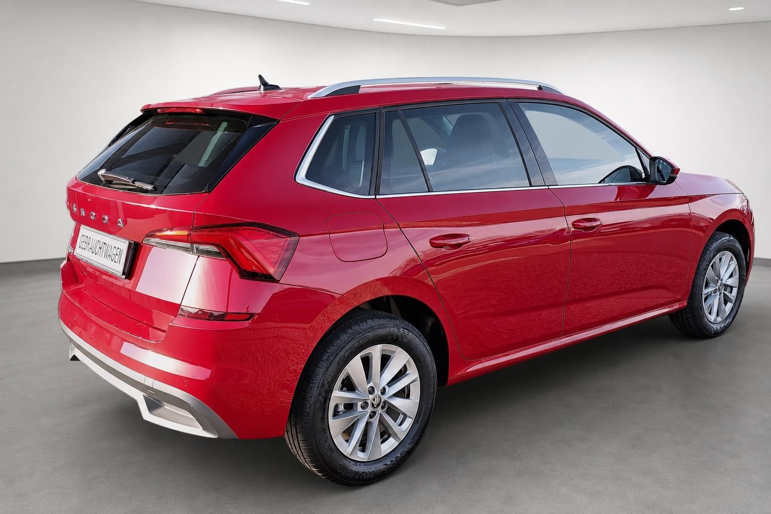 Skoda Kamiq rot Heck seitlich Gebrauchtwagen Studioaufnahme