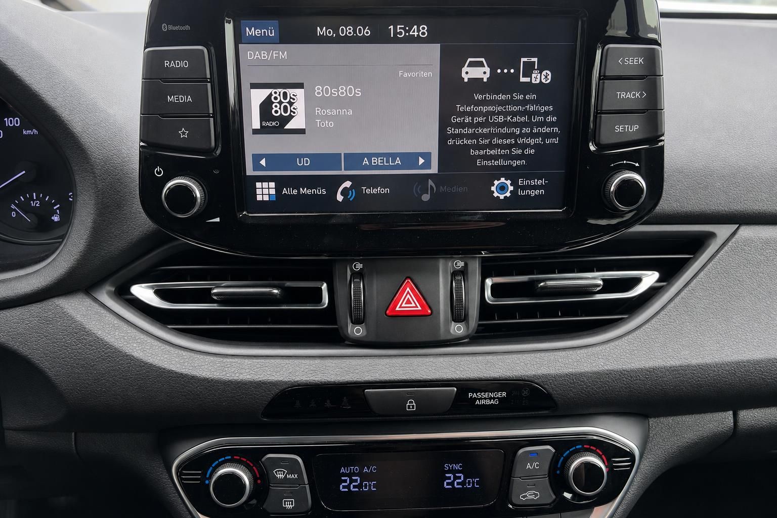 Hyundai Infotainment-System mit DAB Radio und Klimaautomatik Bedienfeld