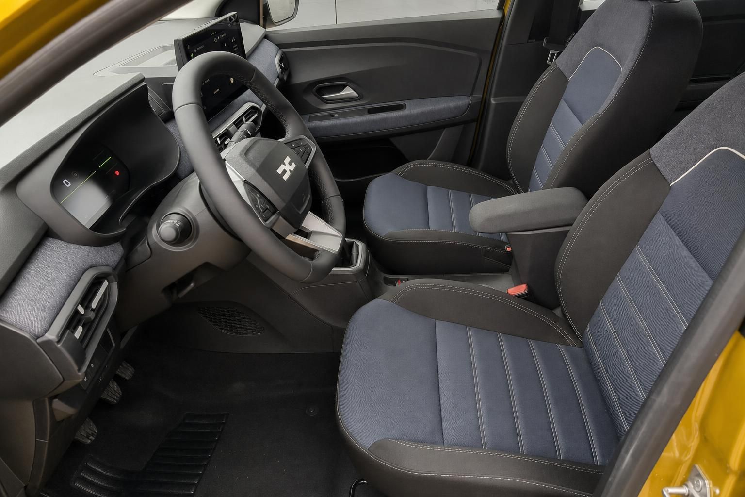 Dacia Sandero Innenraum Vordersitze und Armaturenbrett Detailansicht