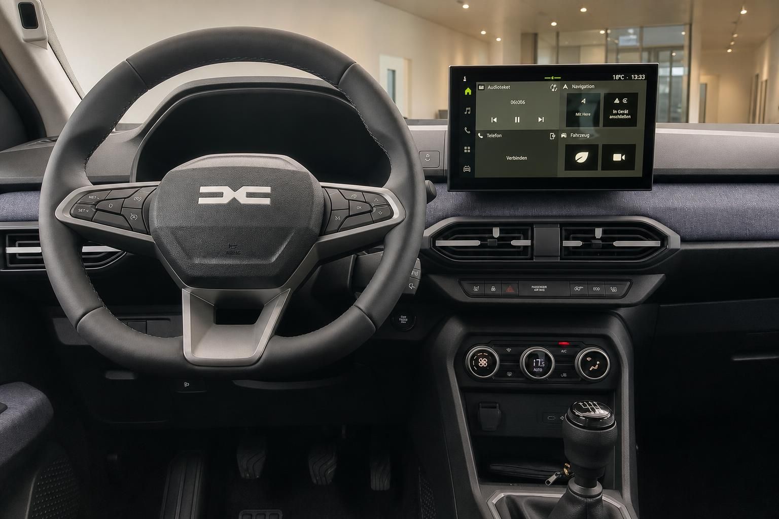 Dacia Sandero Cockpit mit Lenkrad und Infotainment-Display Innenraum