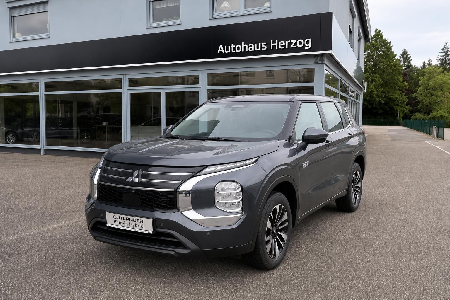 Mitsubishi Outlander Plug-in Hybrid Grau, Frontansicht Autohaus Herzog