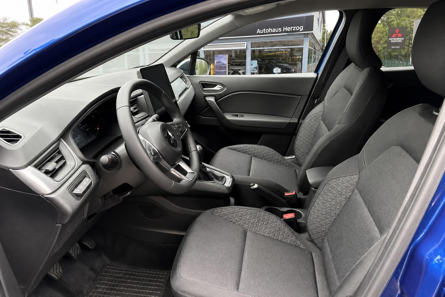 Mitsubishi ASX Innenraum Fahrersitz Cockpit Lenkrad - komfortable Fahrzeugausstattung