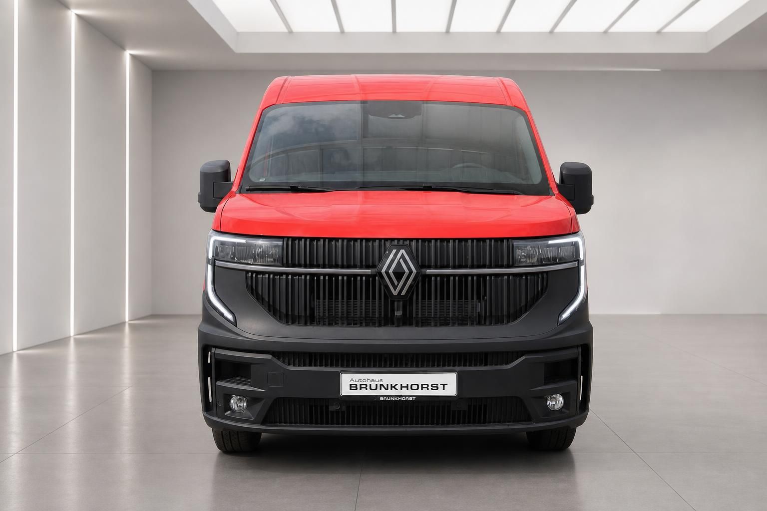 Renault Master roter Transporter Frontansicht mit Kuehlergrill