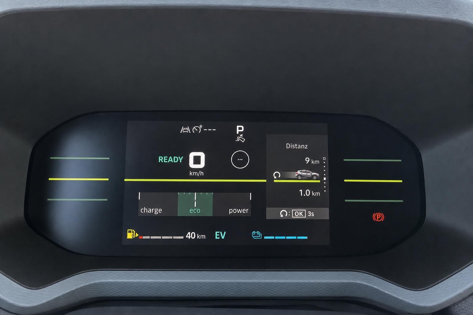 Modernes digitales Armaturenbrett eines Elektrofahrzeugs mit EV-Anzeige und Reichweiteninformationen