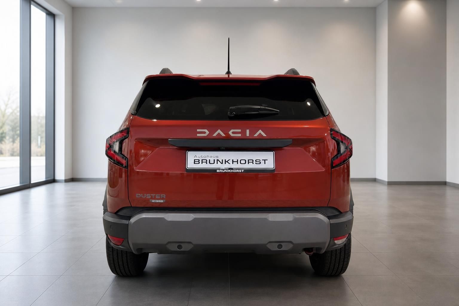 Dacia Duster Hybrid rot - Heckansicht mit DACIA Schriftzug und Kennzeichen Autohaus Brunkhorst