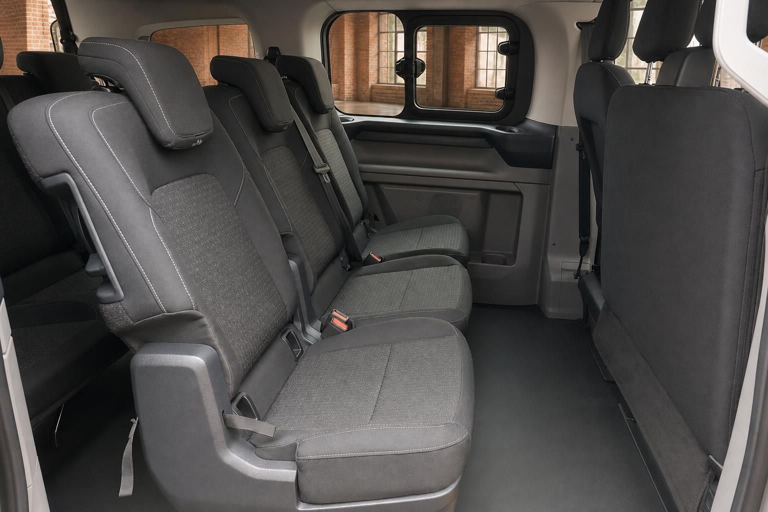 Ford Transit Fond – geräumige Rücksitzbank mit drei Sitzplätzen und Sicherheitsgurten