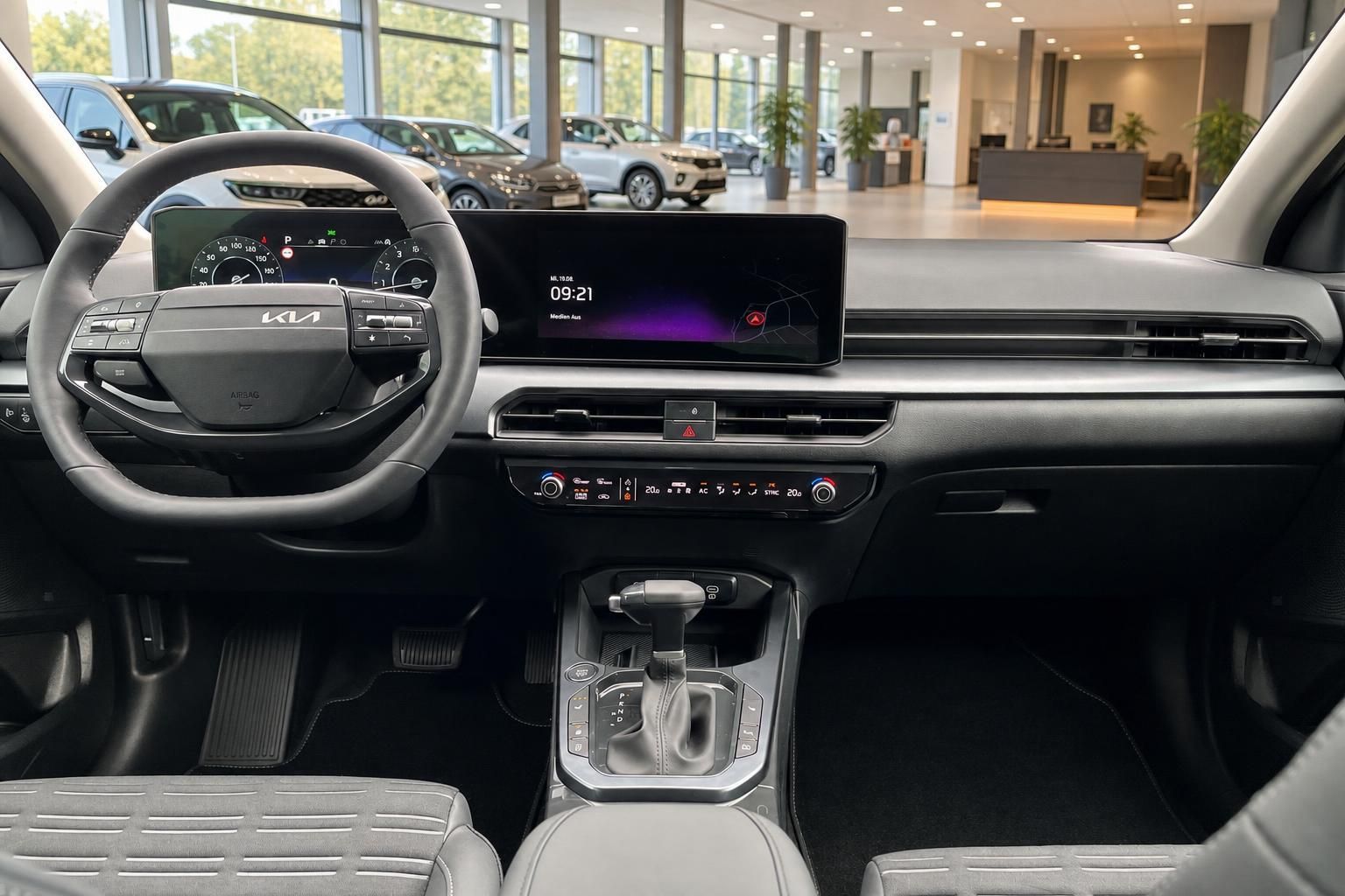 Kia Cockpit mit Lenkrad und digitalem Infotainment-Display