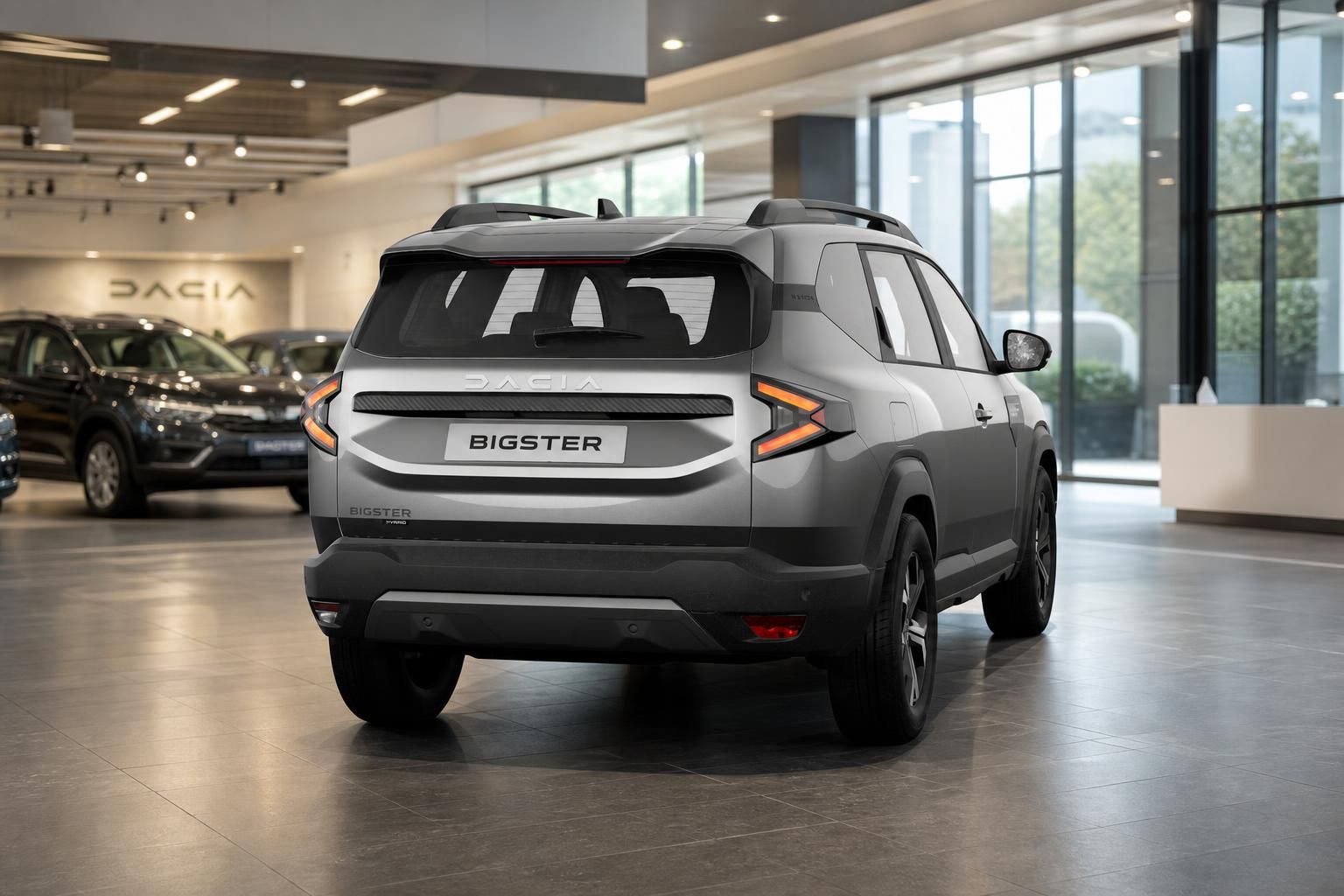 Dacia Bigster in Grau, Heckansicht im Autohaus