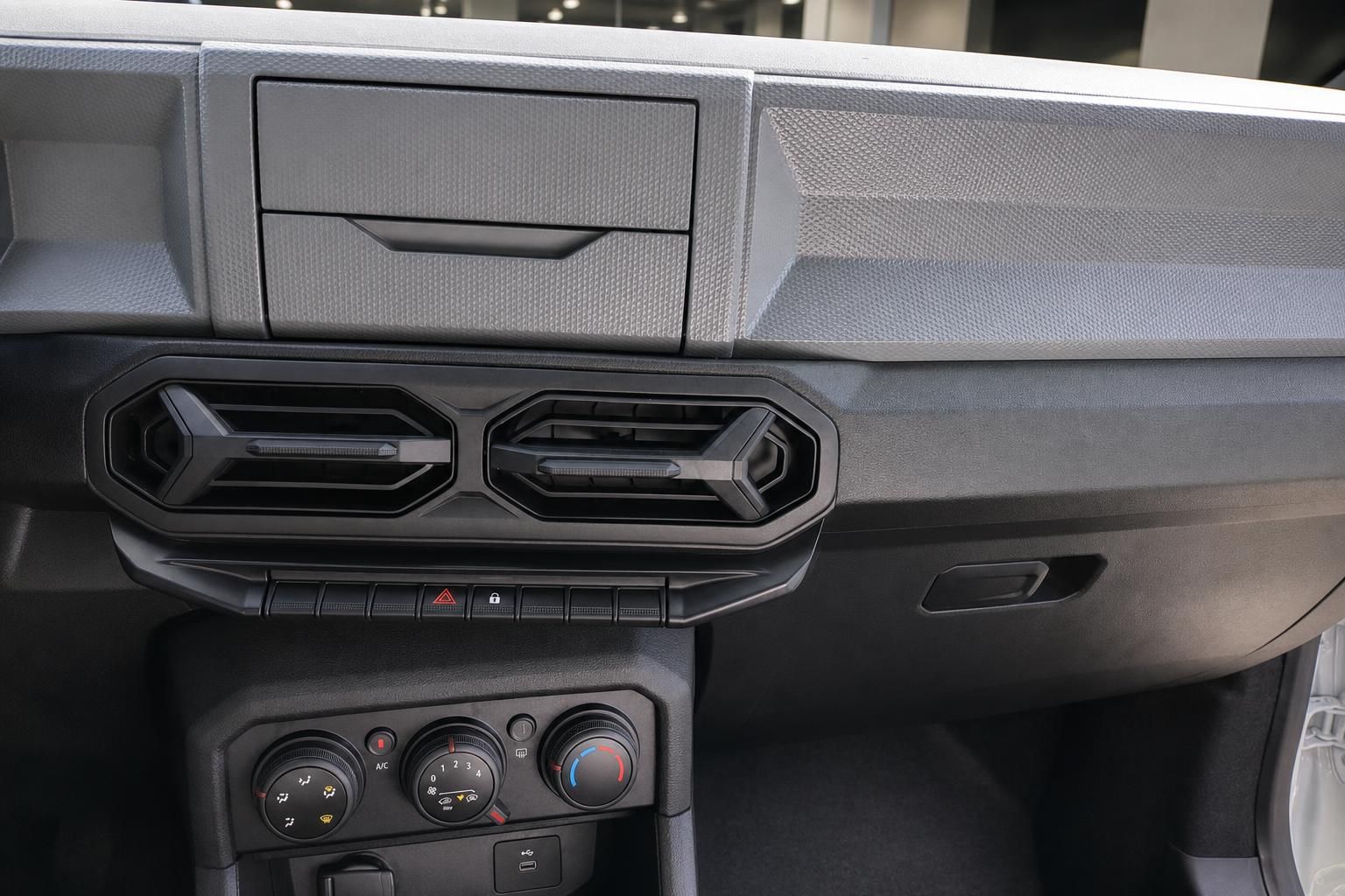 Auto Armaturenbrett Detail mit Belüftungsschlitzen und Klimaanlage