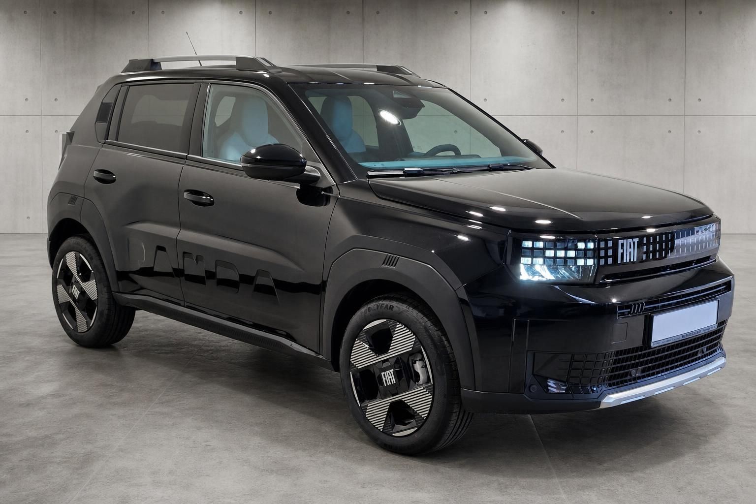 Fiat Panda schwarz SUV Frontansicht seitlich im Studio