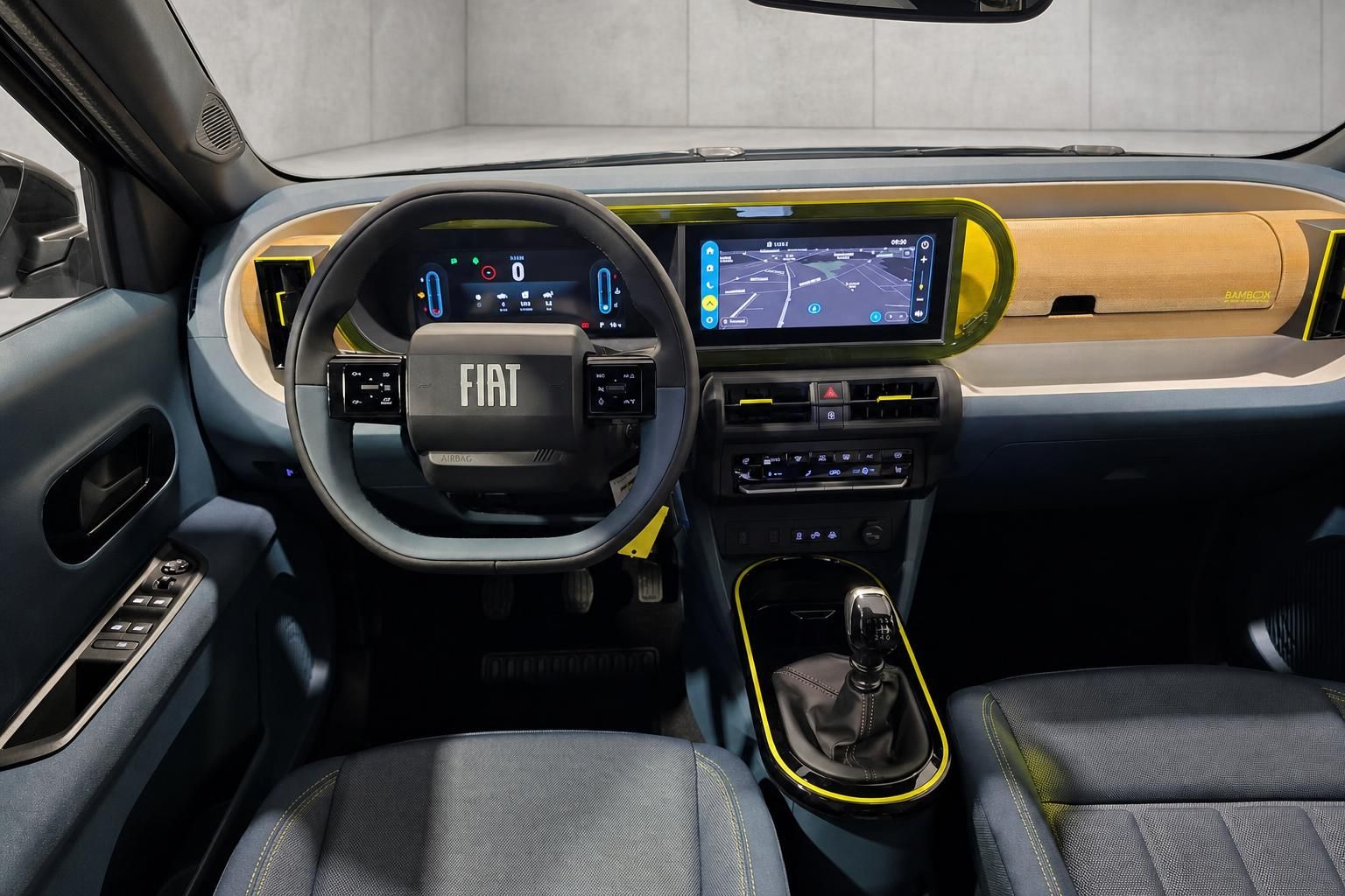 Fiat Cockpit mit Lenkrad, Digitaltacho und Touchscreen Navigation
