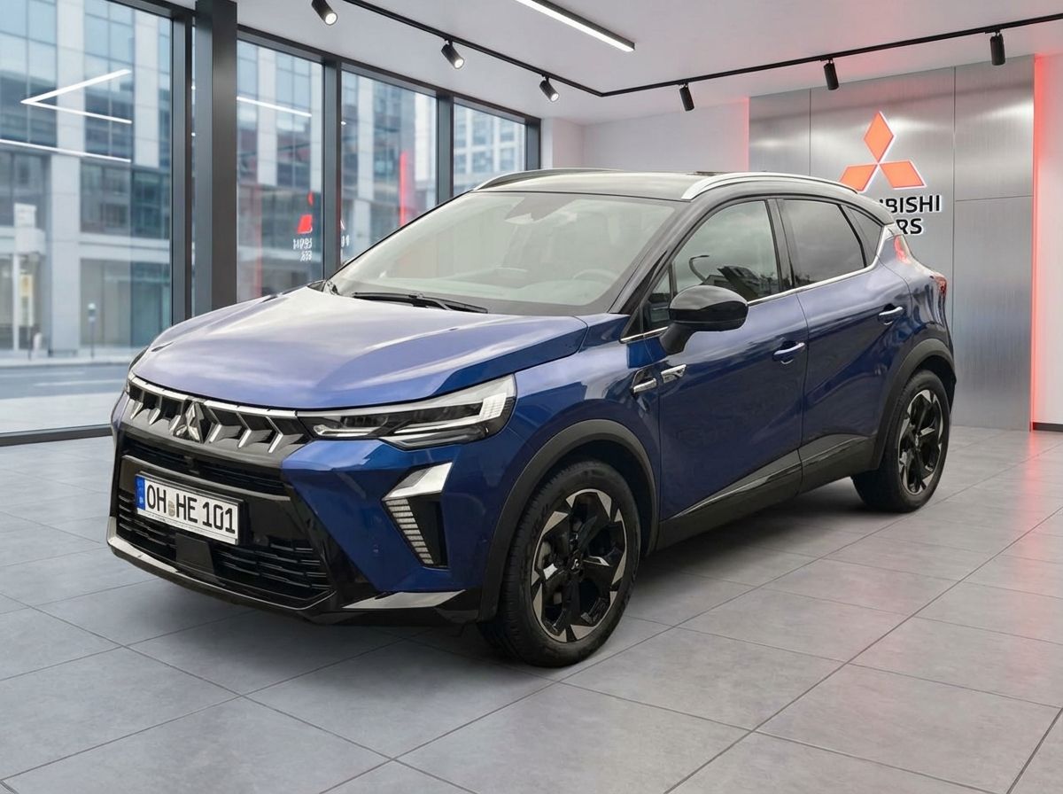 Mitsubishi Colt in Blau metallic in Ausstellungsraum – moderner Kompakt-SUV Frontansicht