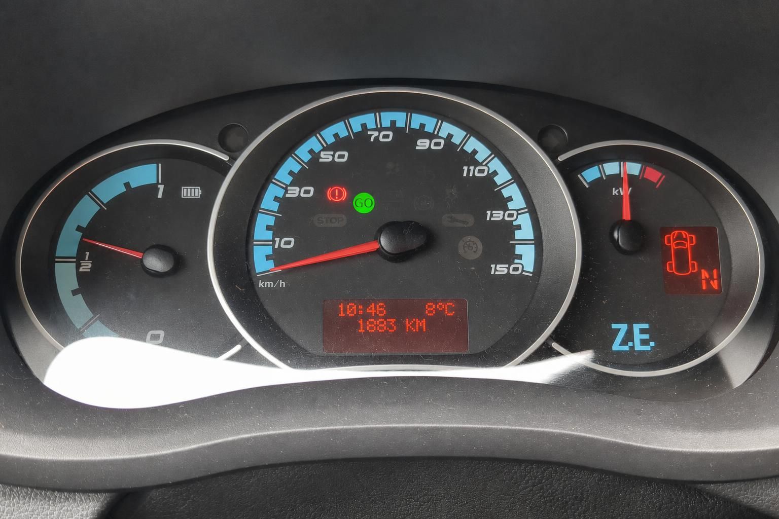Renault Kombiinstrument mit Tachometer und Anzeigen - Armaturenbrett Detail