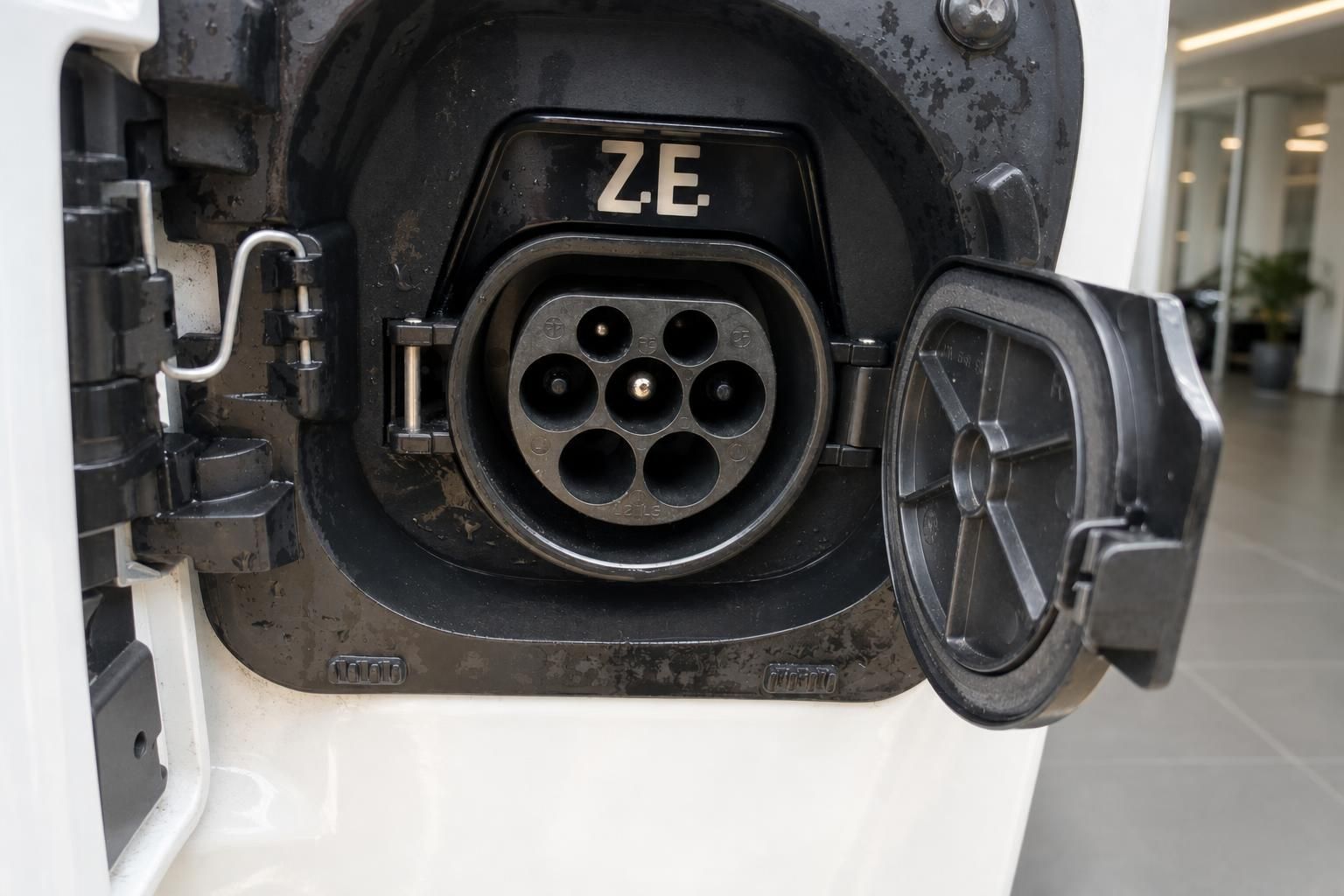 Elektrofahrzeug Ladeanschluss Z.E. mit 7-poliger Steckverbindung für schnelles Laden
