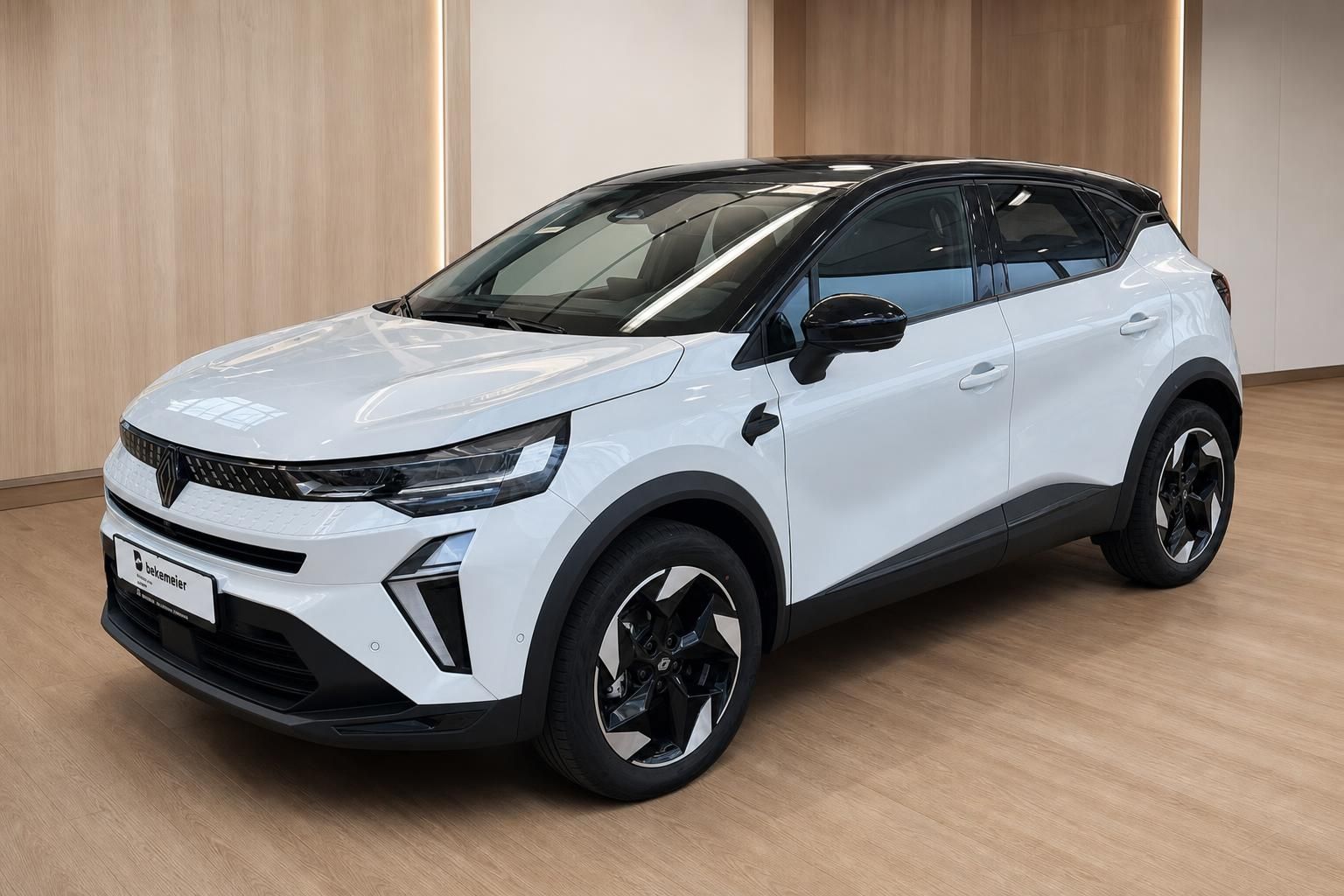 Renault Captur weiss Frontansicht schräg im Autohaus Bekemeier – SUV Neuwagen