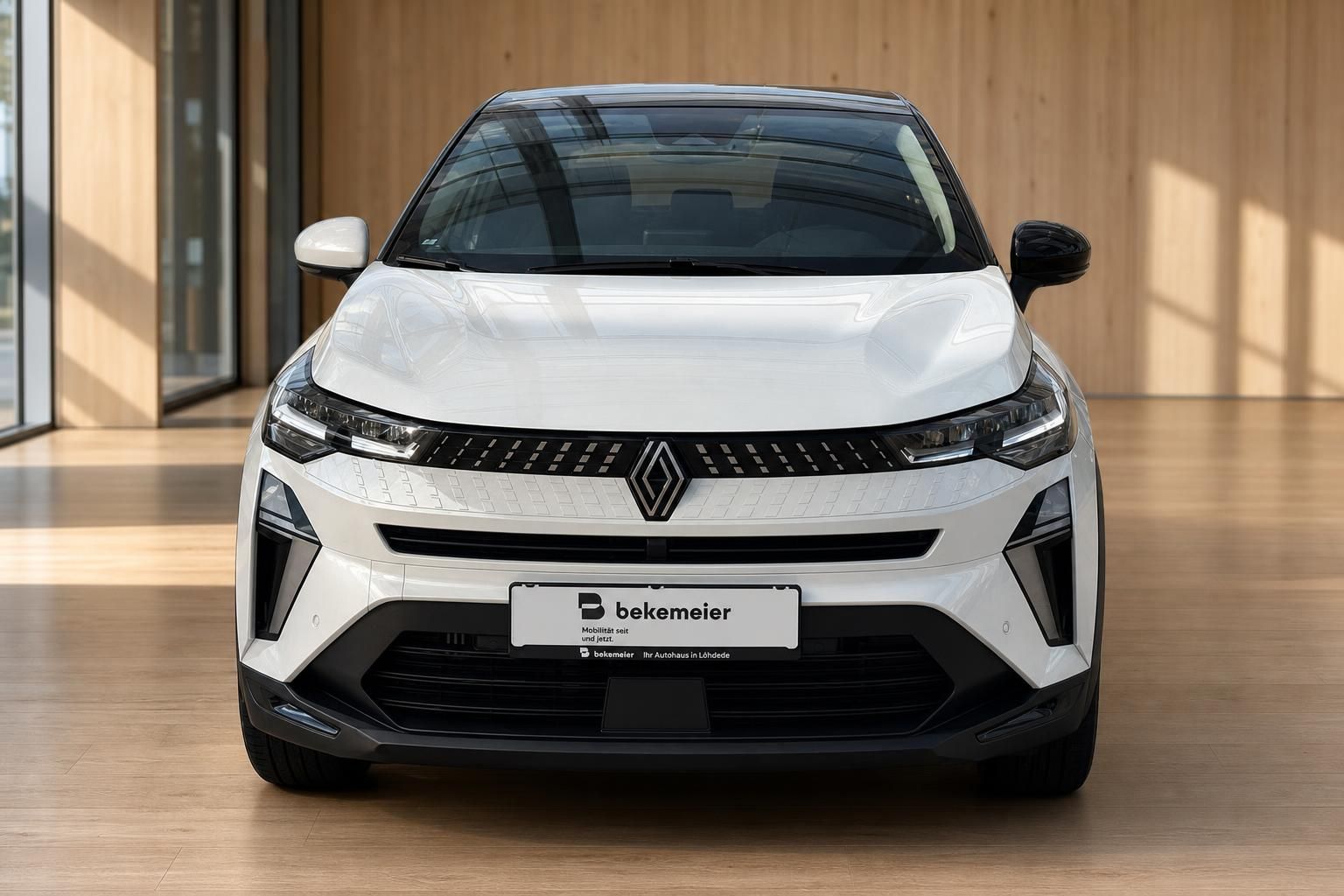 Renault SUV weiss Frontansicht im Autohaus Bekemeier – Neufahrzeug kaufen