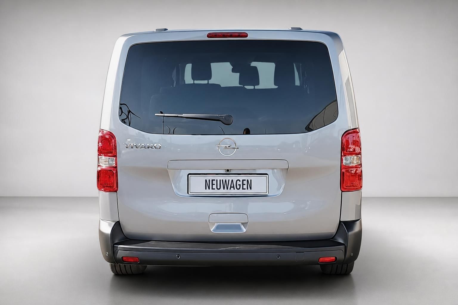 Opel Vivaro Heckansicht mit Kennzeichenhalter Neuwagen