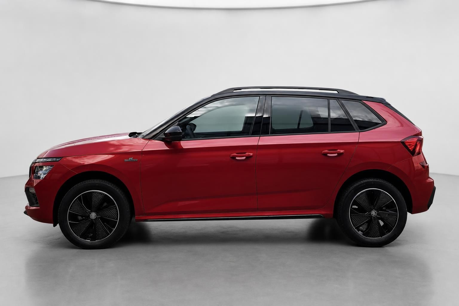 Skoda Kamiq rot, seitliche Profilansicht mit Panoramadach