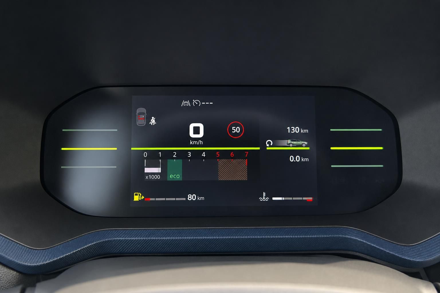 Digitales Kombiinstrument mit Tempoanzeige, Tacho und Tankstandsanzeige im Fahrzeug