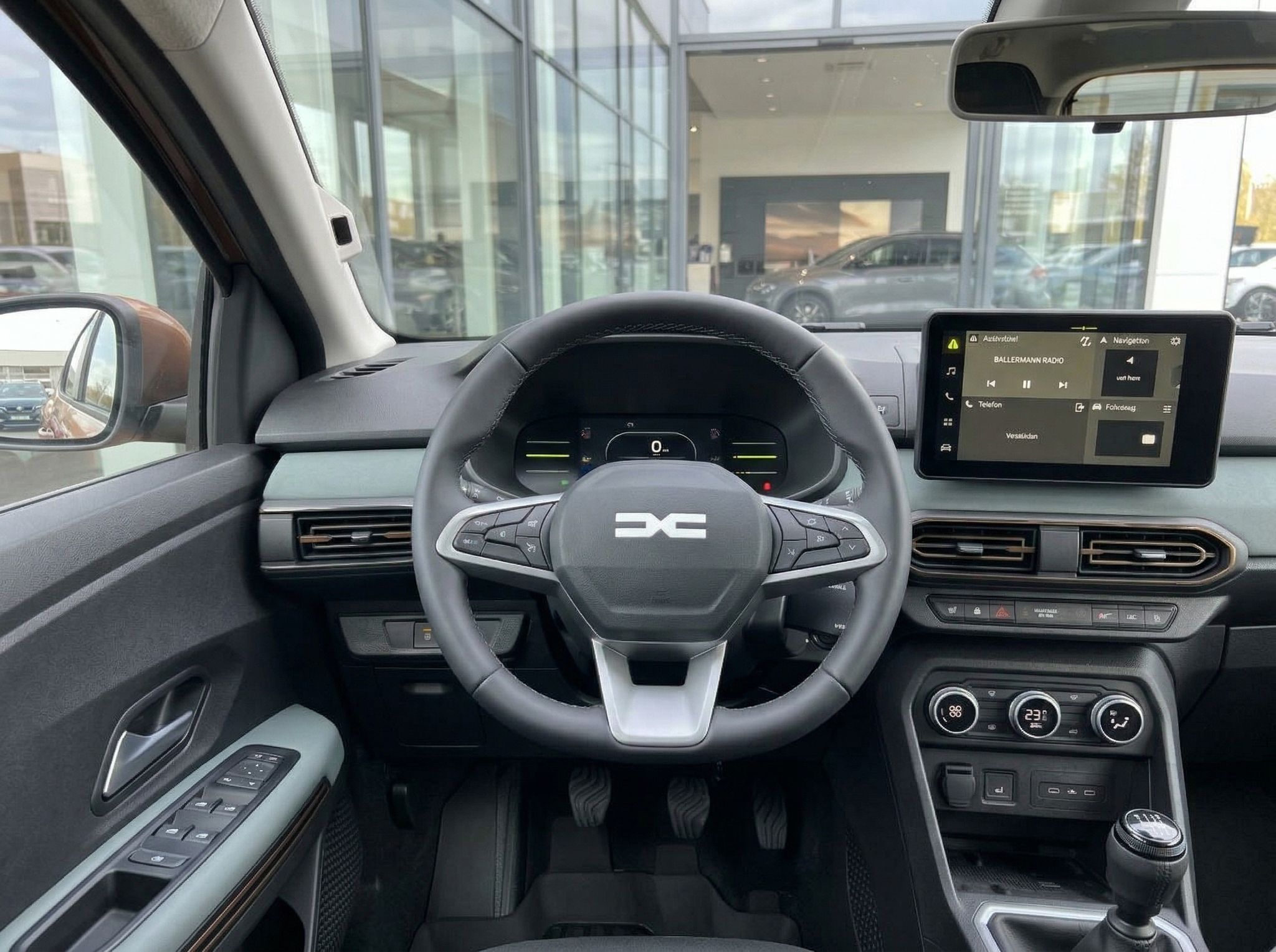 Modernes Fahrzeug-Cockpit mit digitalem Display und Touchscreen-Infotainment