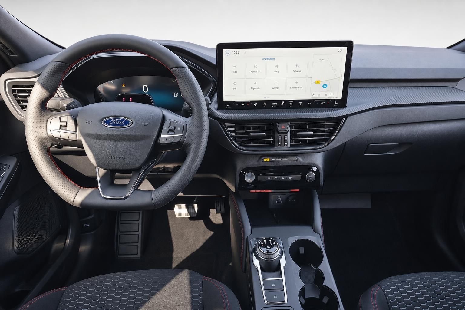 Ford Kuga Armaturenbrett mit Lenkrad und Navigationssystem